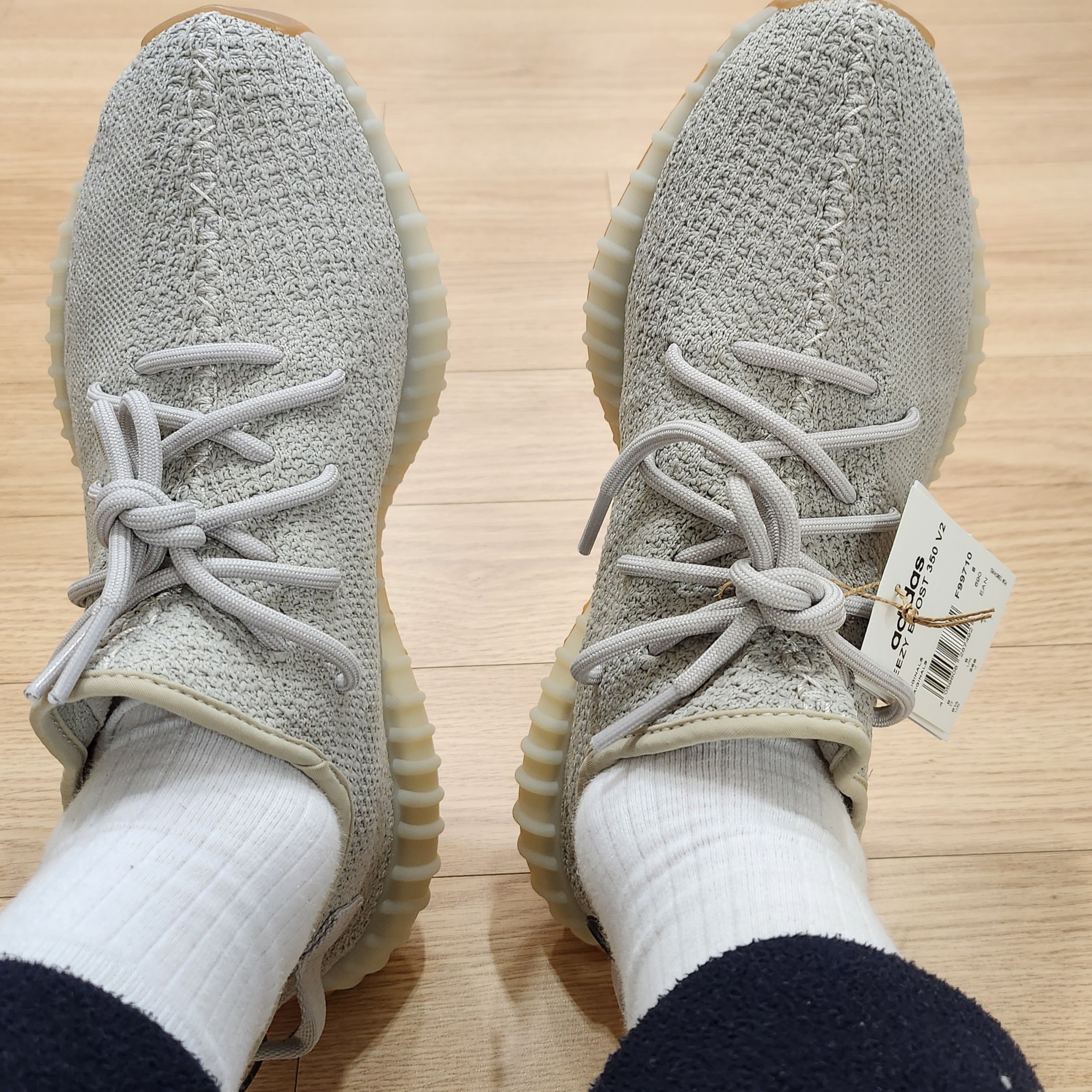 Adidas Yeezy Boost 350 V2 Sesame 2022 착용 스타일
