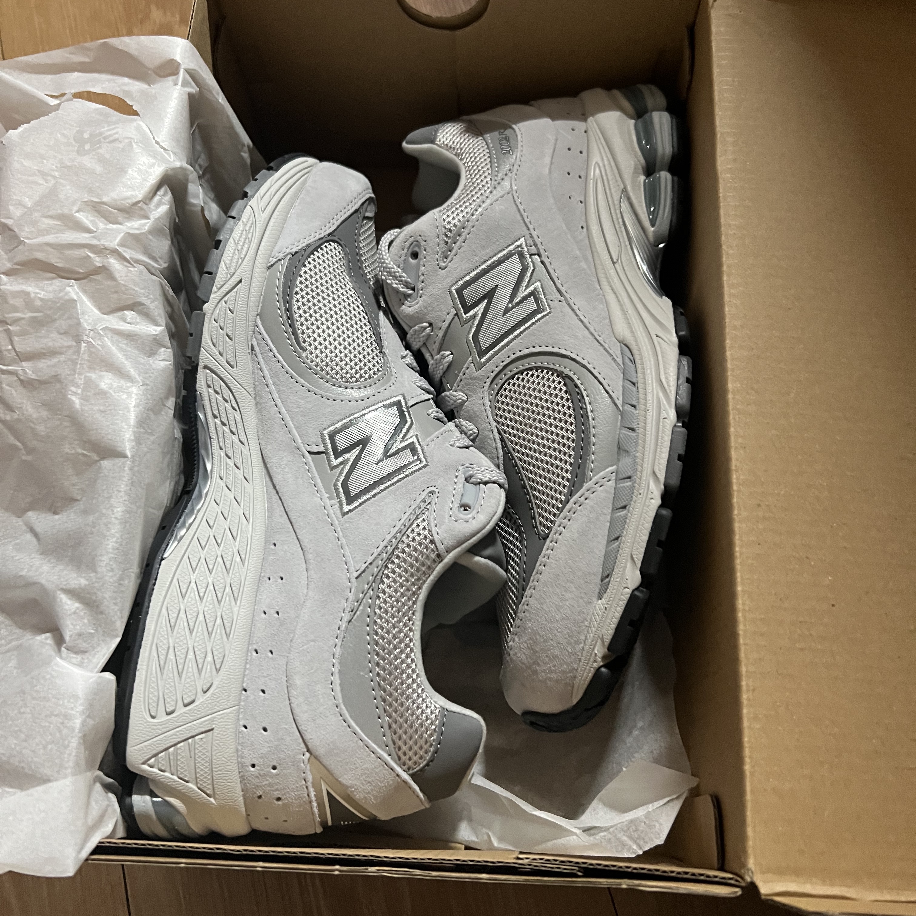 New Balance 2002R T2 Gray 착용 스타일