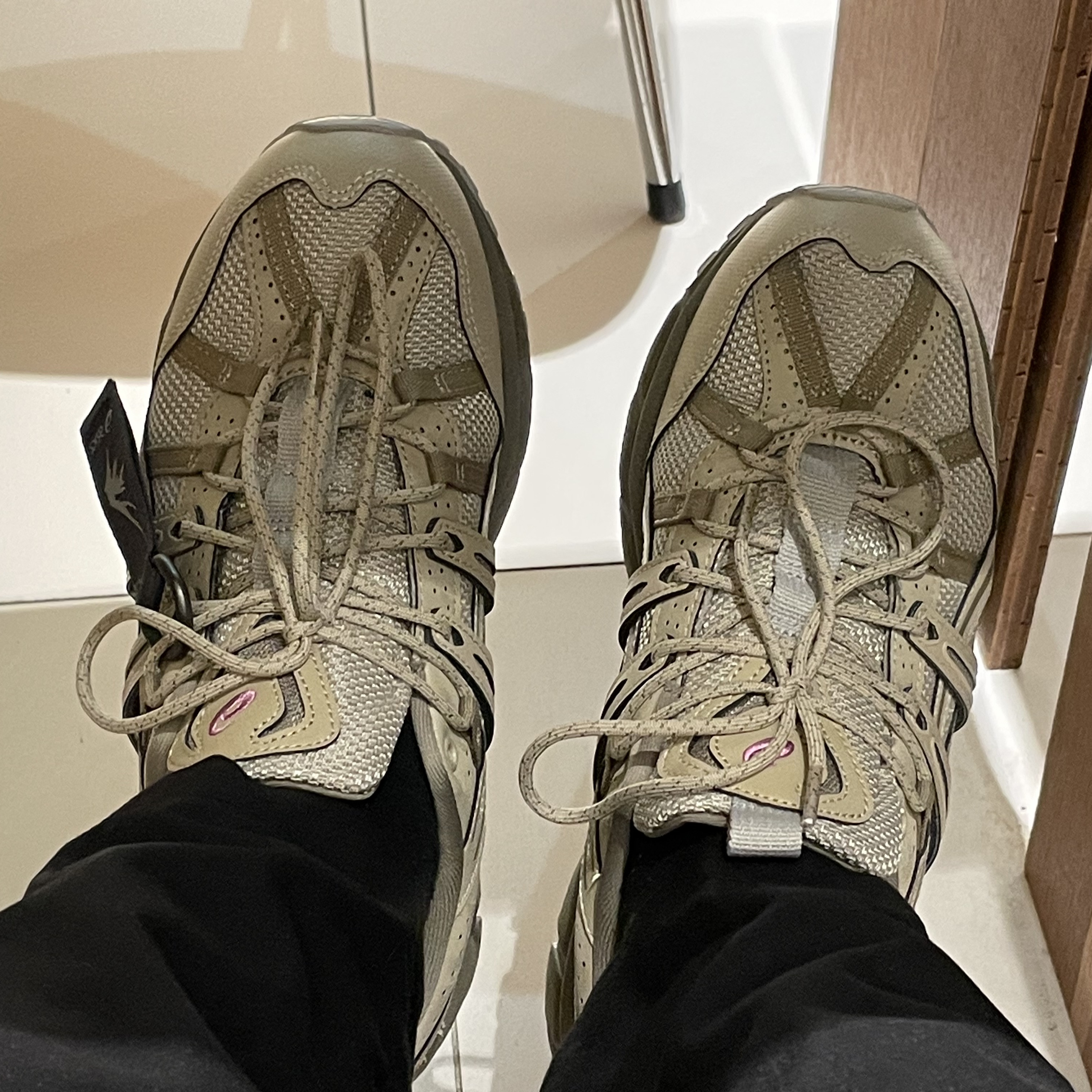 Asics Gel-Sonoma 15-50 Feather Grey Wood Crepe 착용 스타일