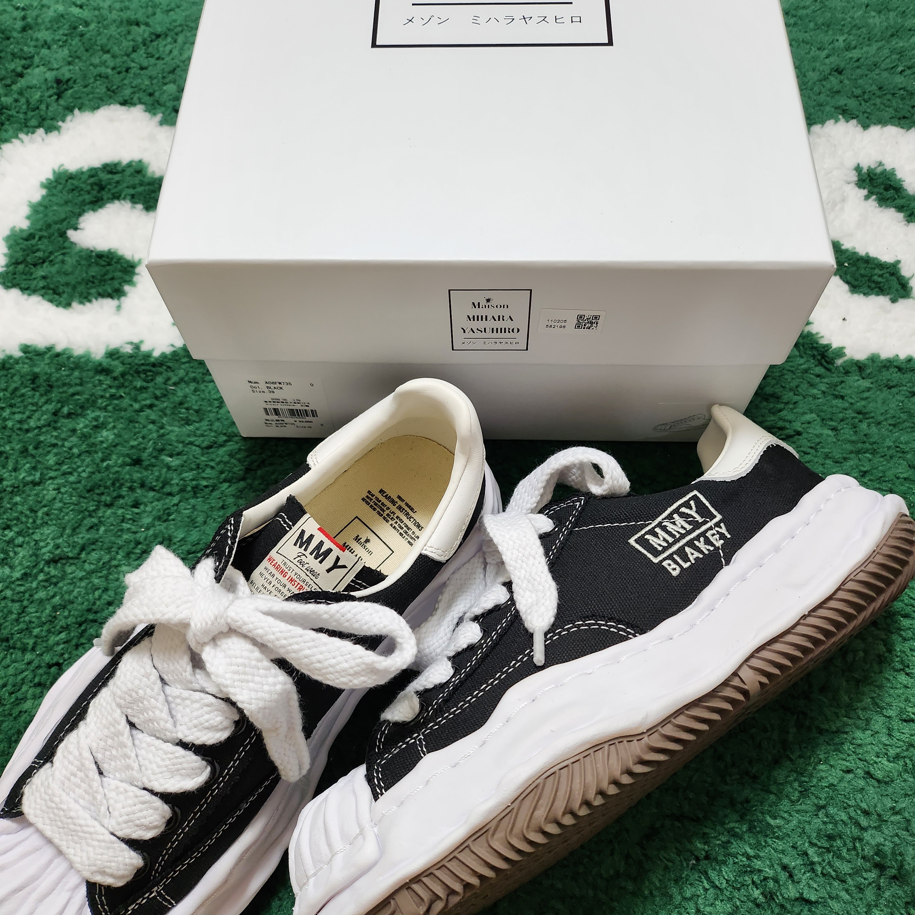 Maison Mihara Yasuhiro Blakey OG Sole Canvas Low-top Sneakers Black White 착용 스타일