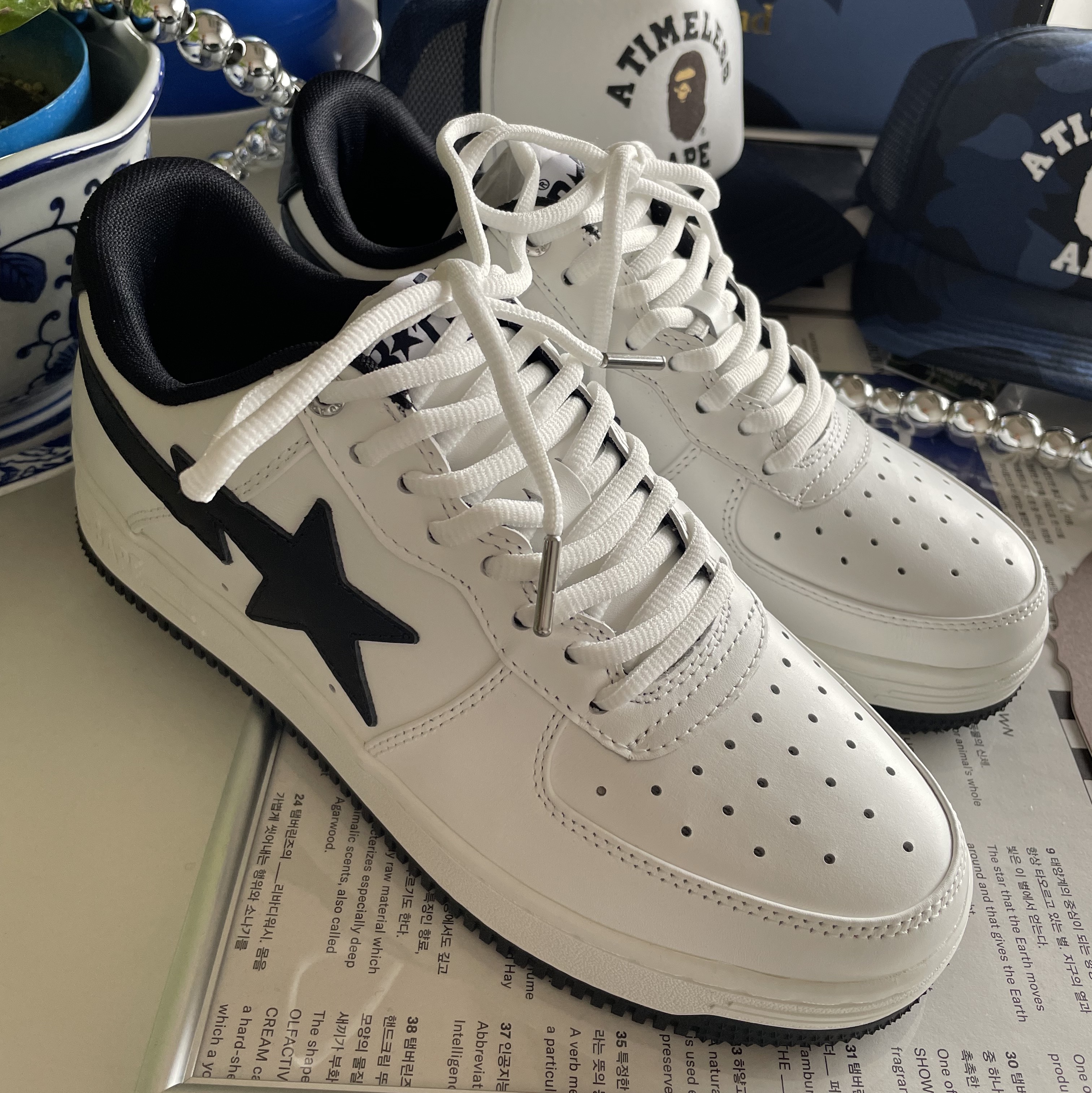 BAPE x JJJJound Bape Sta Low White Navy, BAPE x JJJJound Color Camo College Mesh Cap Navy 착용 스타일 - 5