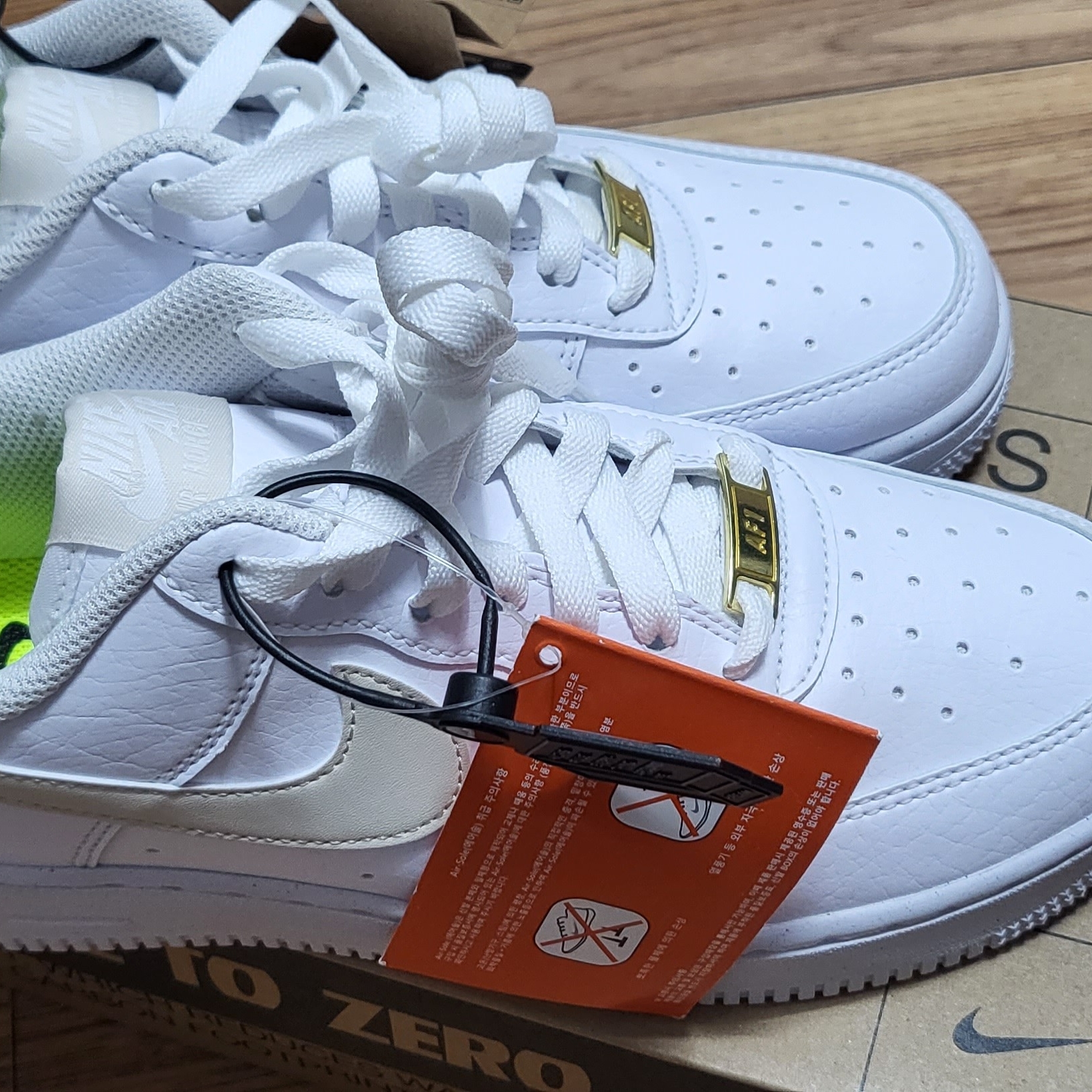 (W) Nike Air Force 1 '07 Next Nature Light Orewood Brown 착용 스타일