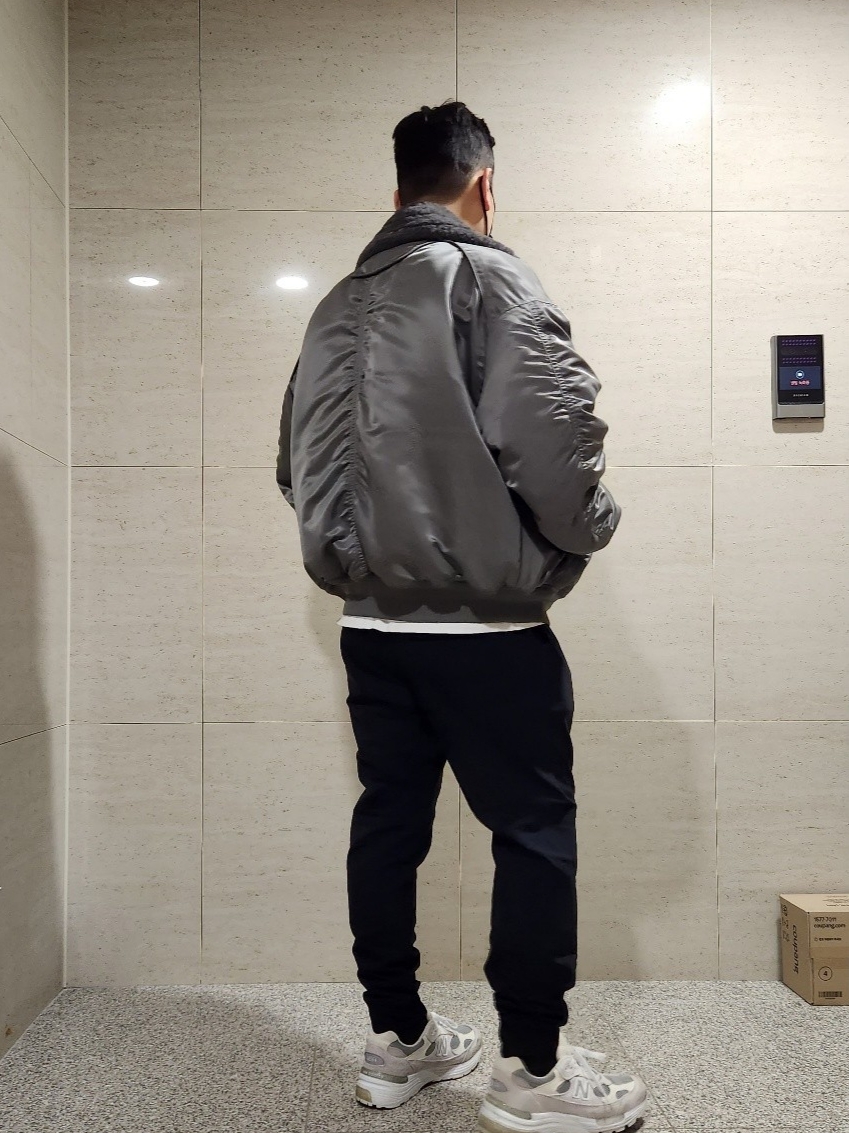 Juun.J Mustang MA-1 Jumper Grey 착용 스타일 - 1
