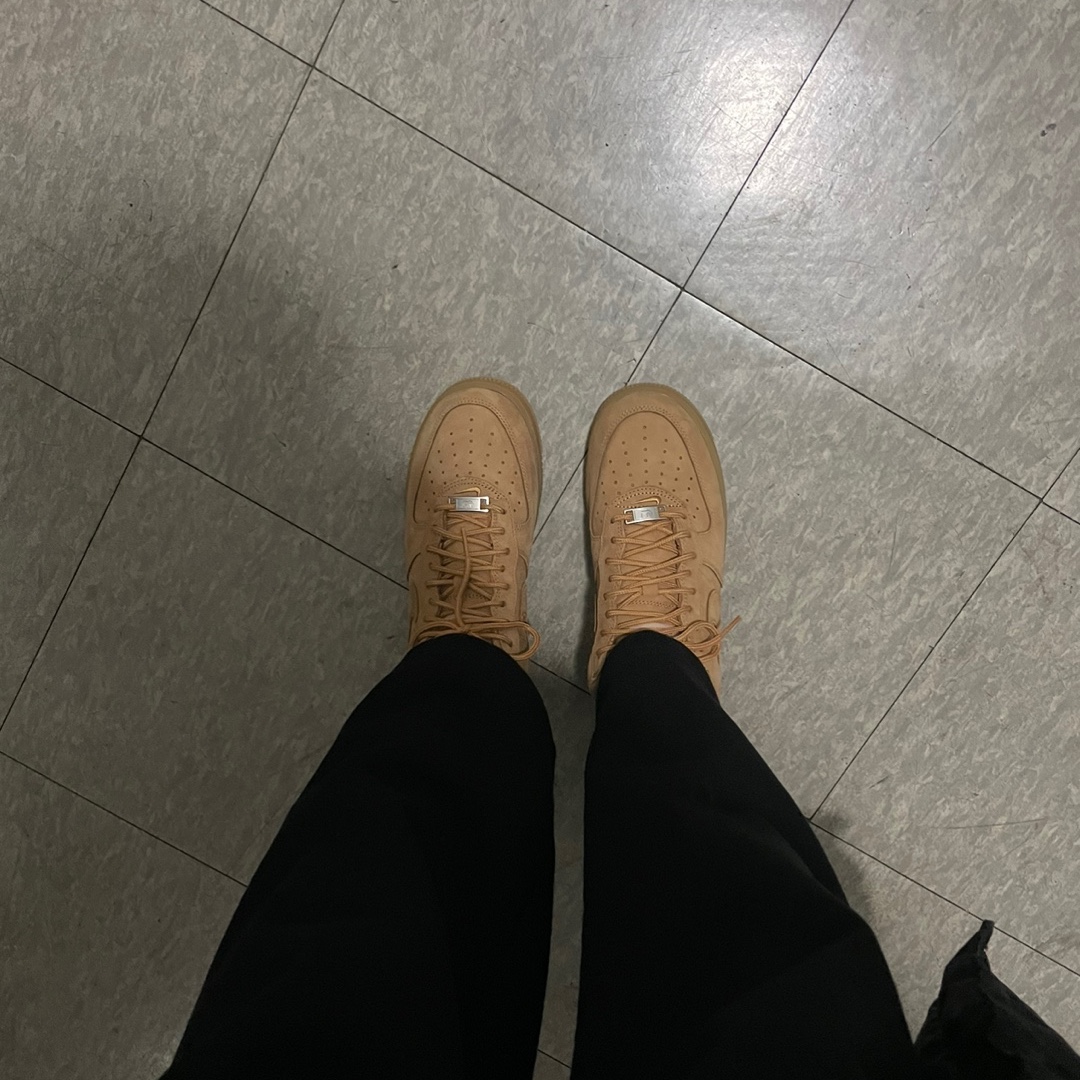 Nike x Supreme Air Force 1 Low Flax 착용 스타일