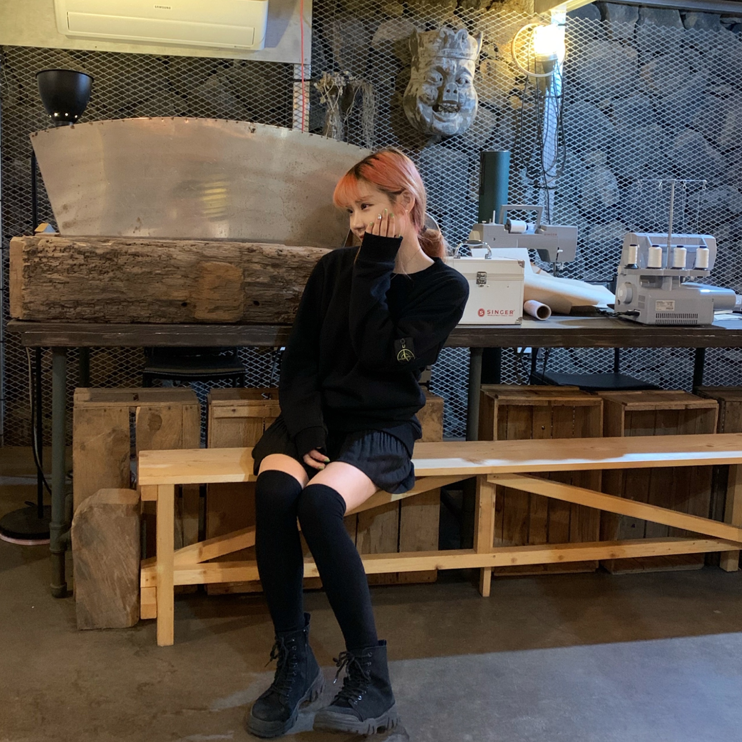 Stone Island 63020 Crewneck Sweatshirt Black - 22FW 착용 스타일 - 1