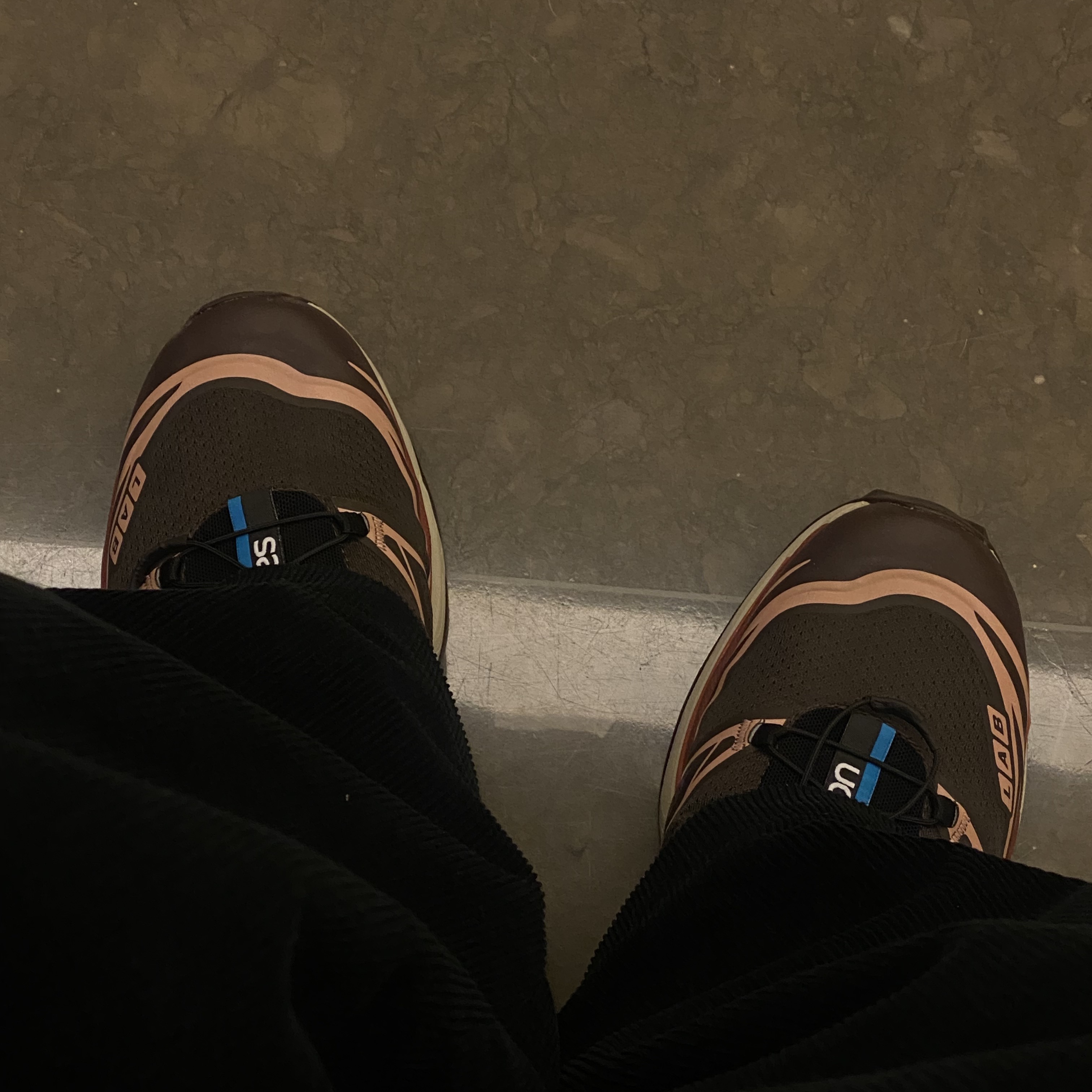 Salomon XT-6 Delicioso Chocolate Fondant 착용 스타일