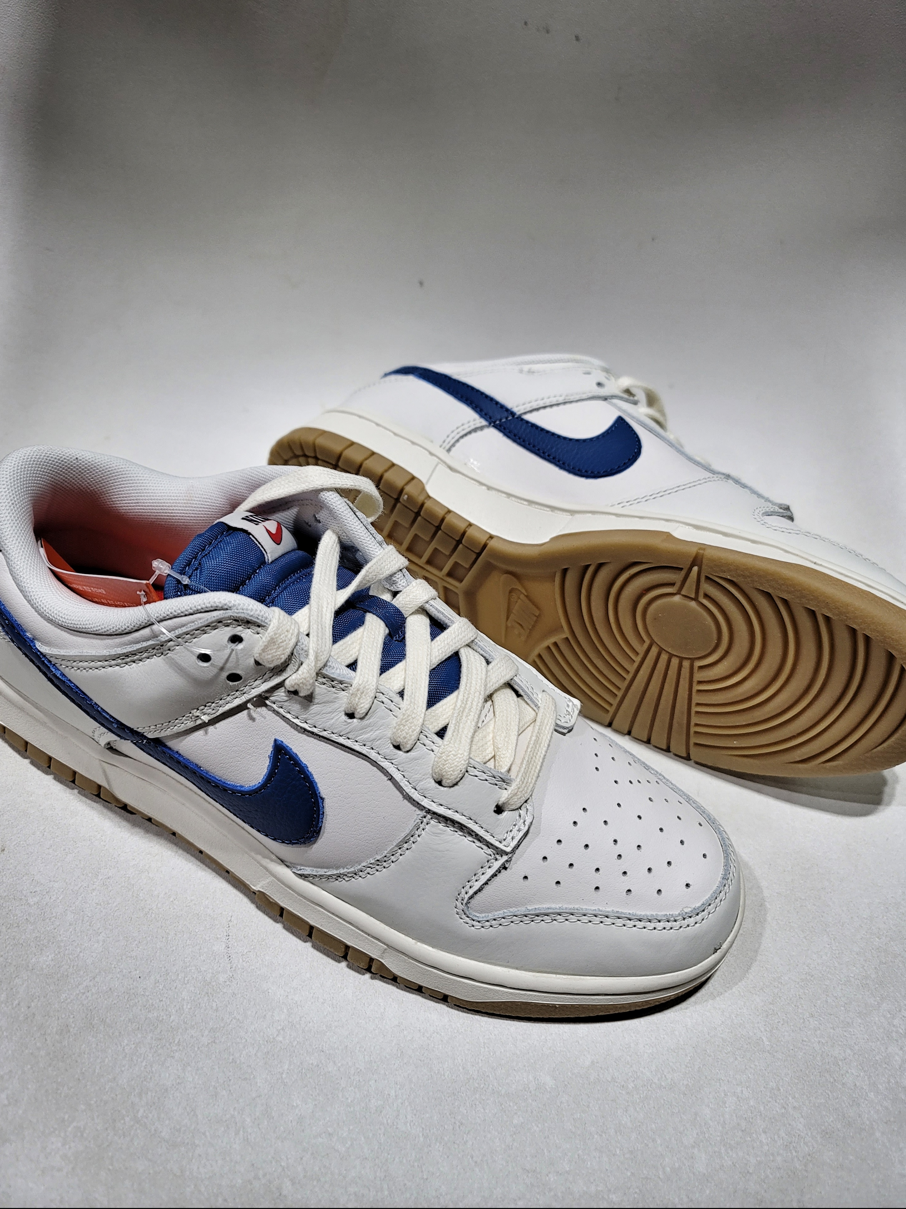 Nike Dunk Low SE Sail Dark Marina Blue 착용 스타일 - 2