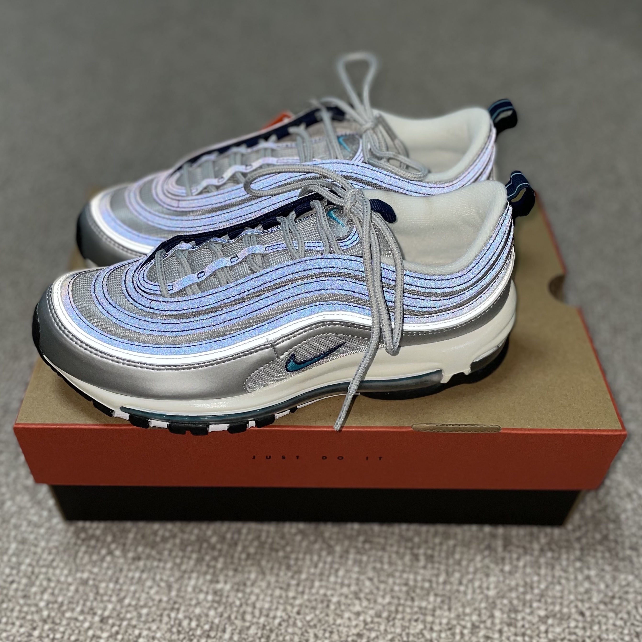 Nike Air Max 97 OG Metallic Silver and Chlorine Blue 착용 스타일 - 2