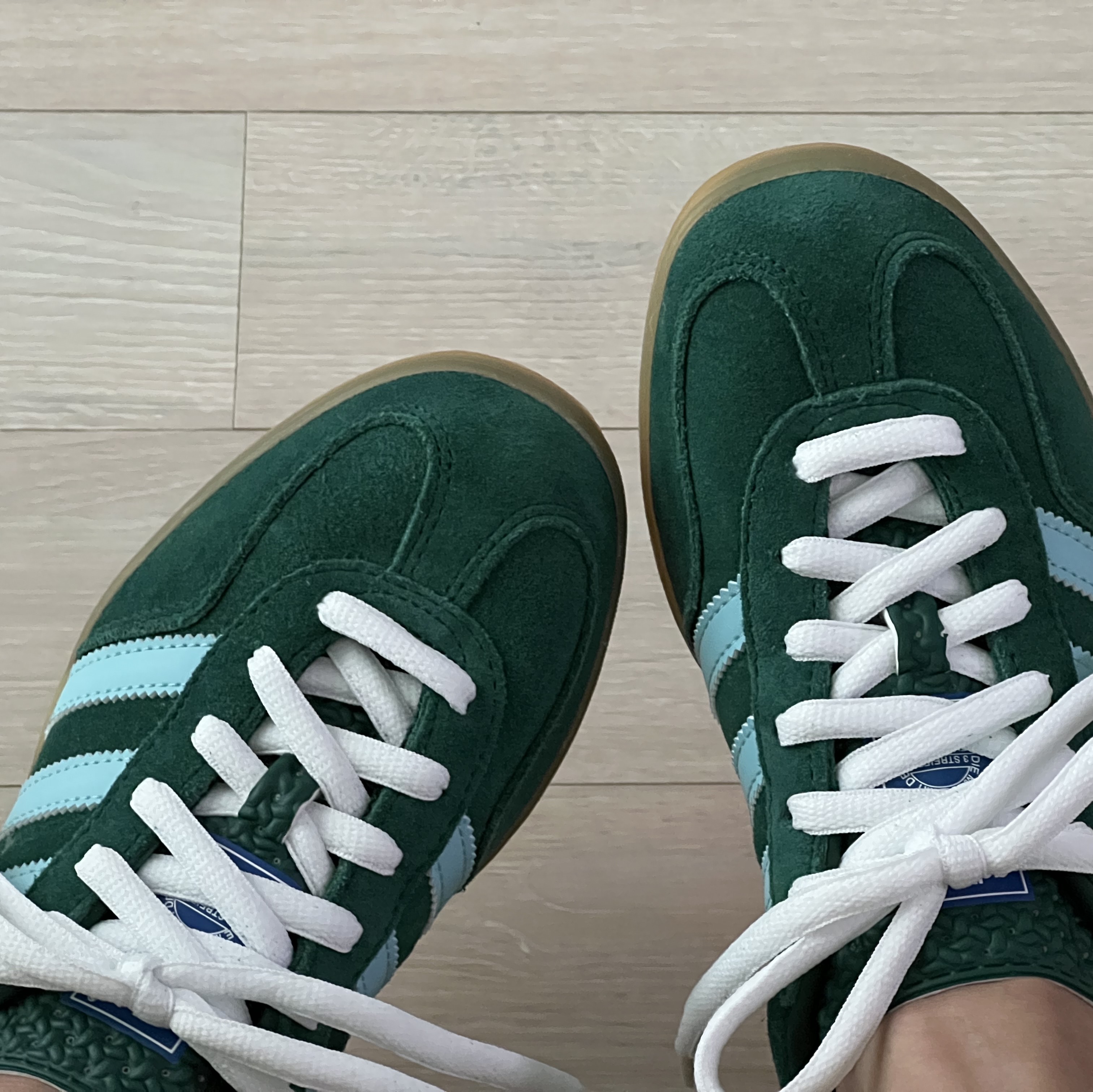 Adidas Gazelle Indoor Collegiate Green Hazy Sky 착용 스타일 - 2