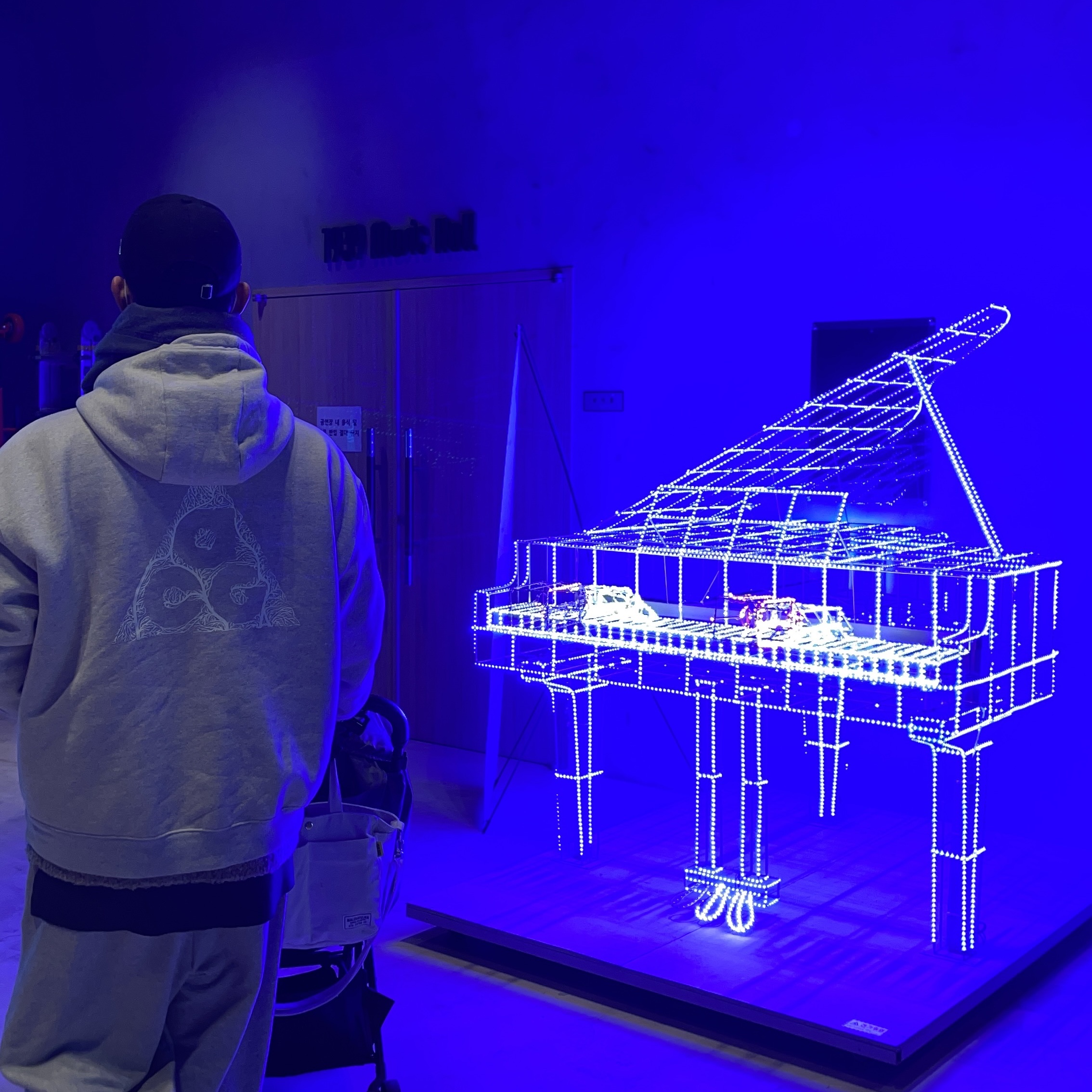 Nike ACG Therma-Fit Fleece Full Zip Hoodie Airora Grey Heather - US/EU, New Era x MoMA New York Yankees Cap Black 착용 스타일