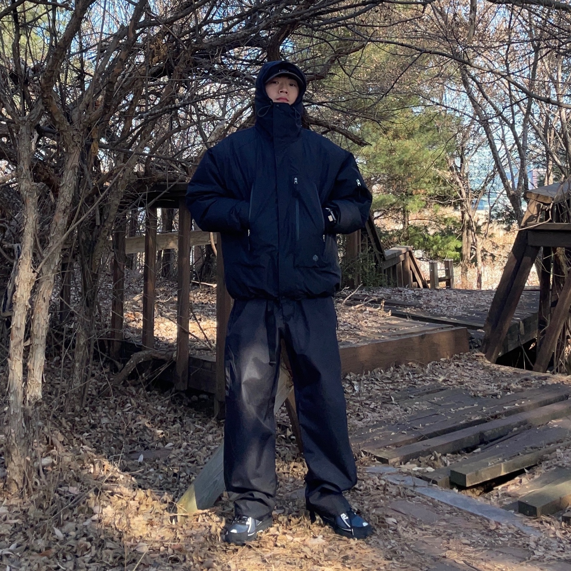 Sansan Gear Side Snap Pants Black, Apple Watch SE 44mm GPS Midnight Aluminum Case with Sport Band Midnight (Korean Ver.) 착용 스타일 - 3