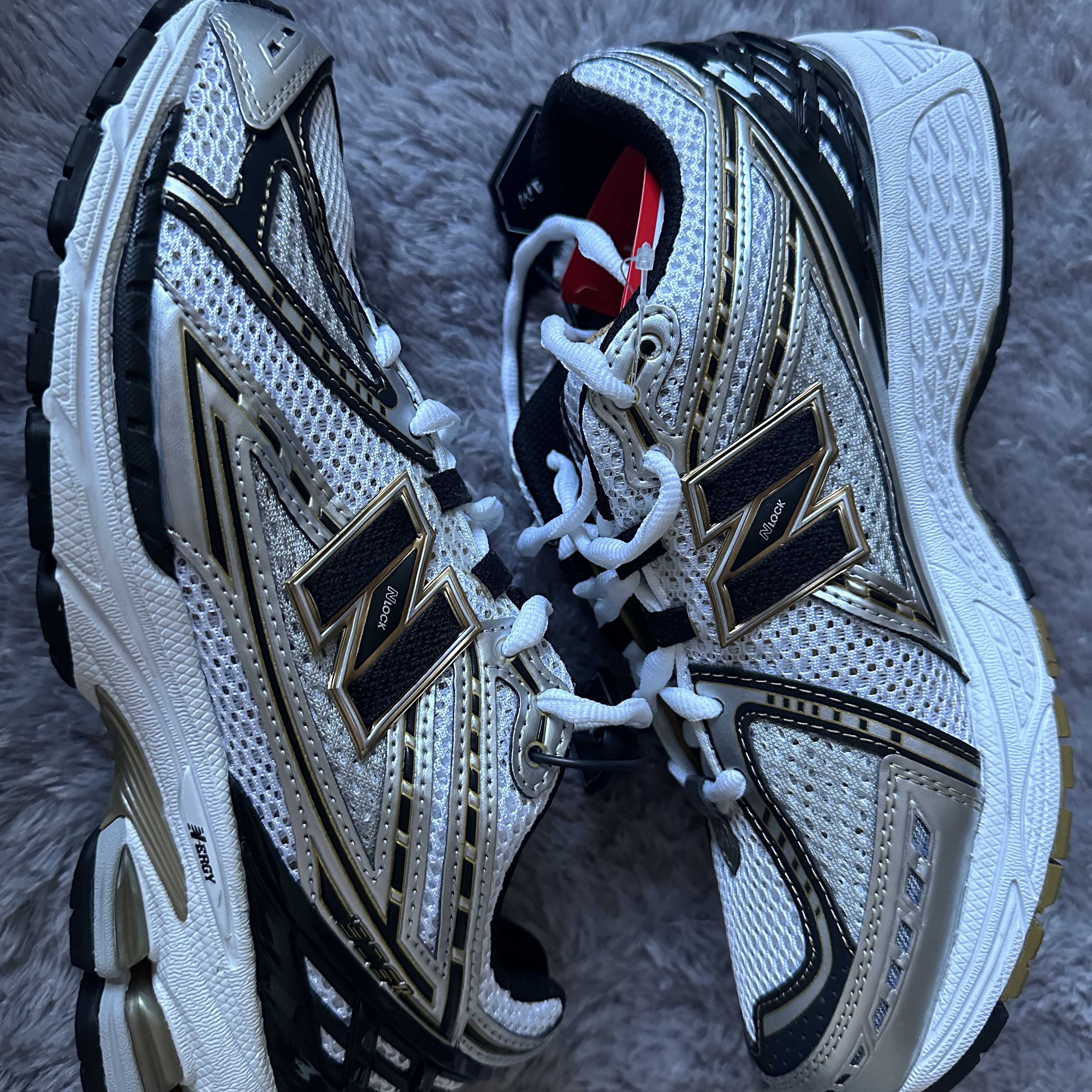 New Balance 1906R White Gold 착용 스타일 - 2