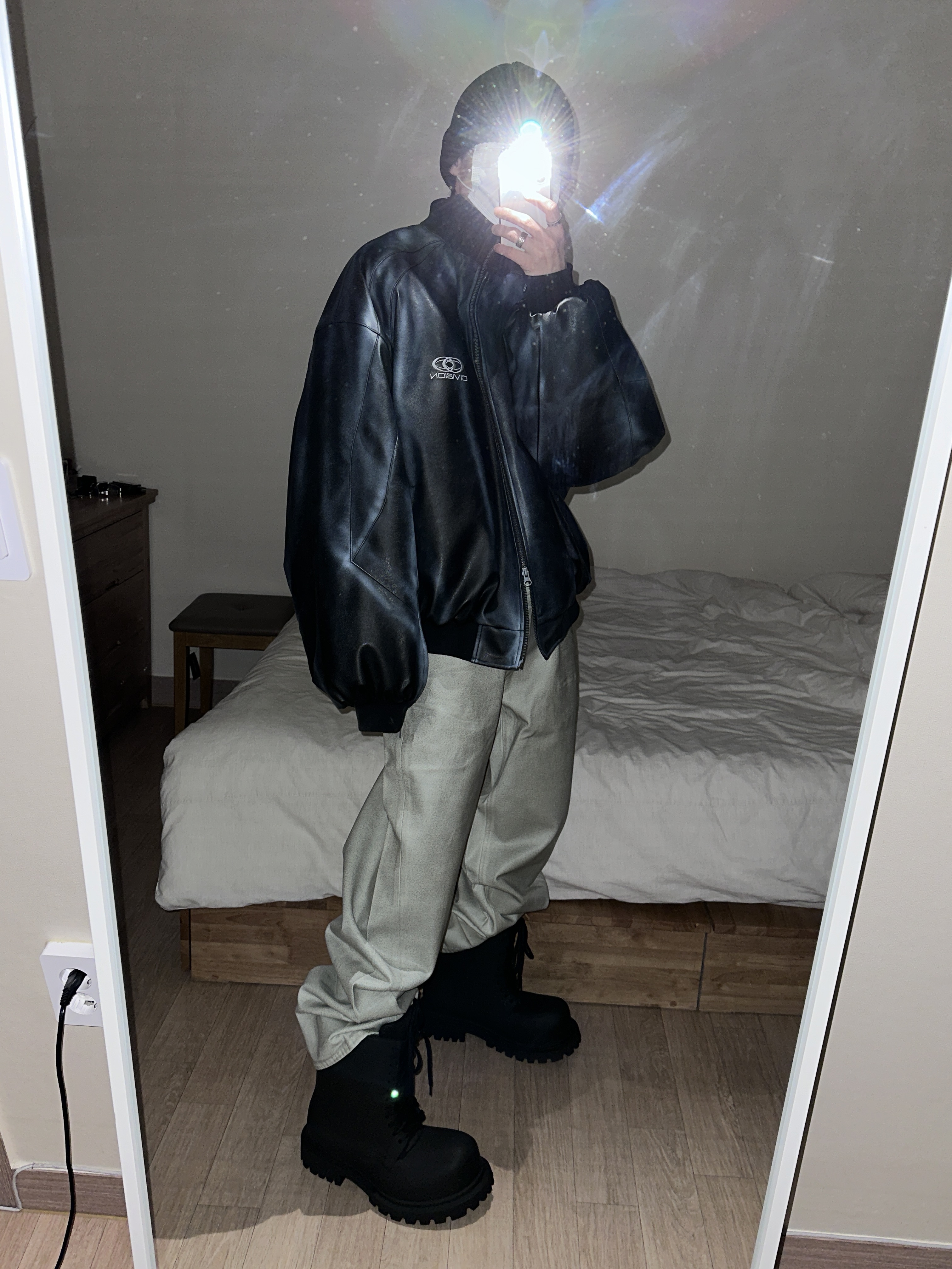 Balenciaga XL Army Boots Full Eva Black 착용 스타일 - 1