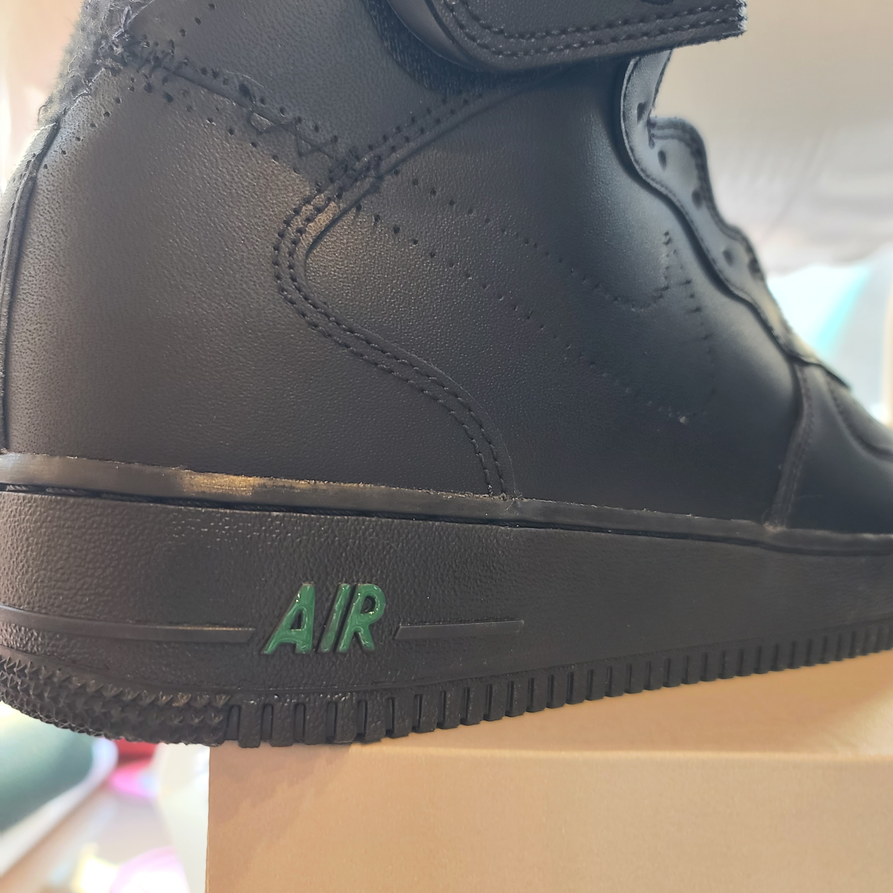 Nike Air Force 1 Mid '07 Black, Apple iPad Pro 4th Gen 11-inch Wifi 128GB Space Gray (Korean Ver.) 착용 스타일 - 4