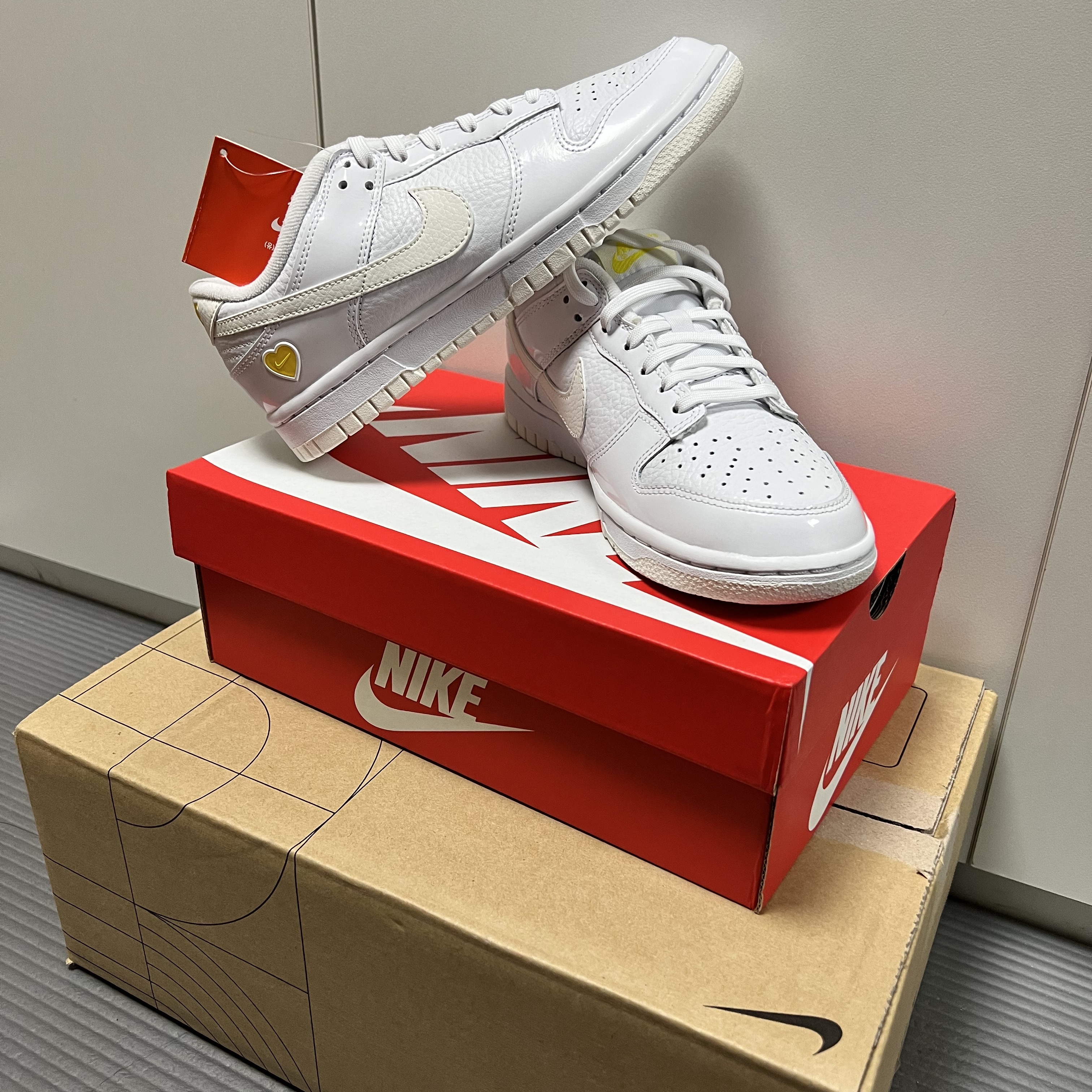(W) Nike Dunk Low Valentine's Day White Optic Yellow 착용 스타일 - 1