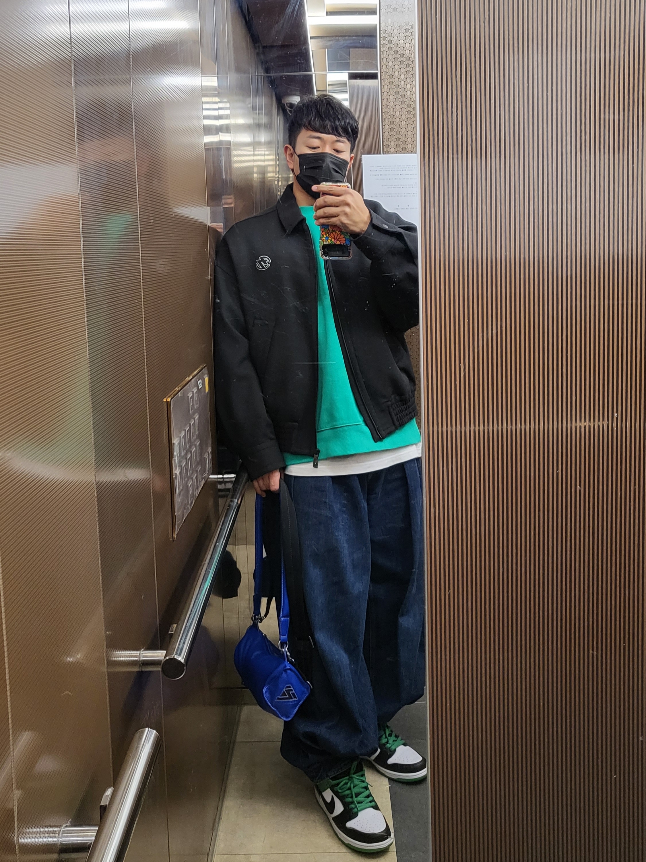 Zara x Ader Error Oversize Collar Bomber Jacket Black, Zara x Ader Error Oversize Sweatshirt Green 착용 스타일