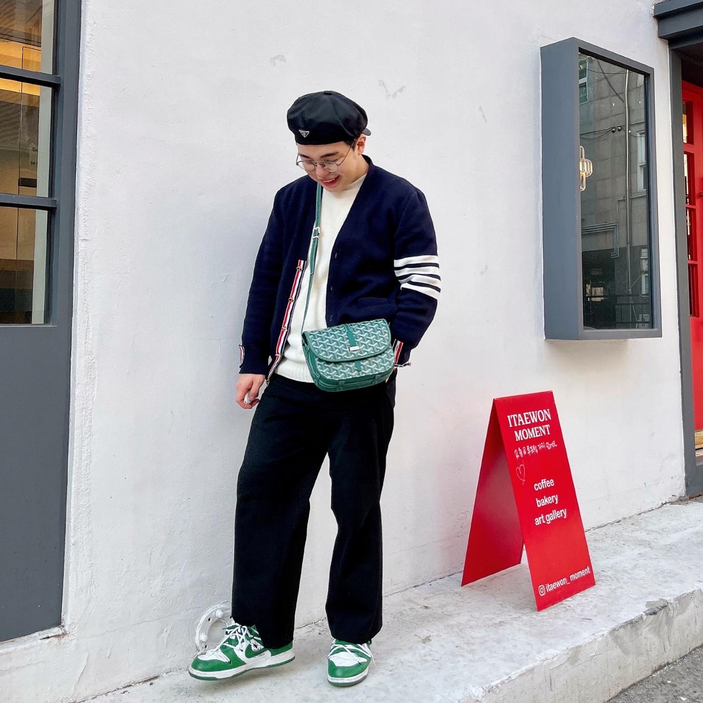 (W) Prada Prada Re-Nylon Hat Black, Thom Browne Milano Stitch 4-Bar Cardigan Navy 착용 스타일