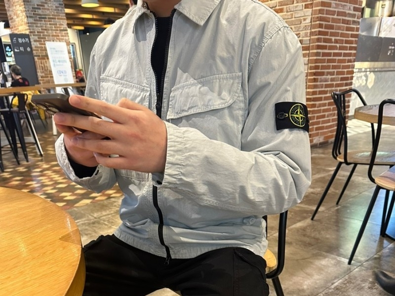 Stone Island 101WN Brushed Cotton Canvas T.CO+OLD Overshirt Light Grey - 22FW 착용 스타일