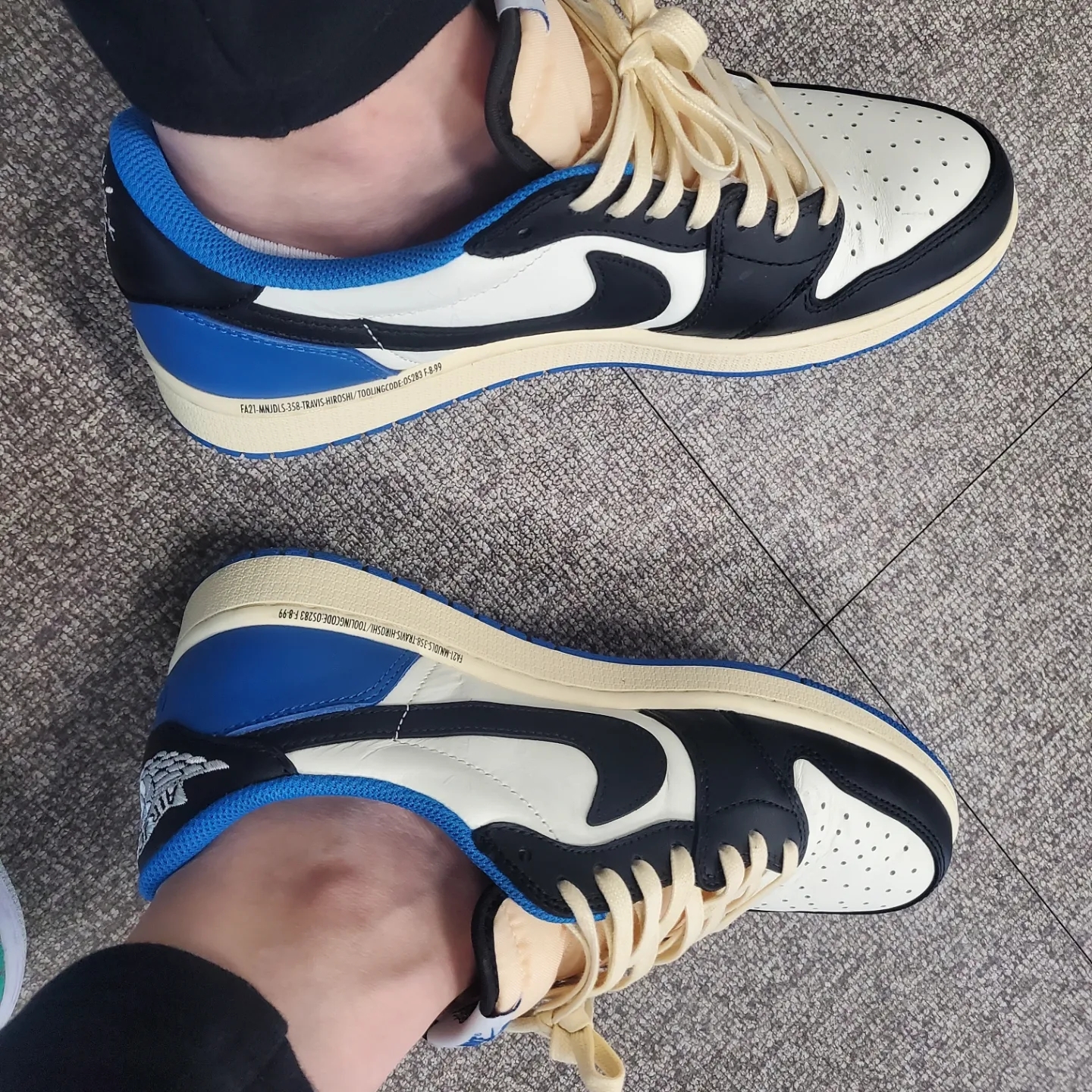 Jordan 1 x Travis Scott x Fragment Retro Low OG SP Military Blue 착용 스타일 - 2