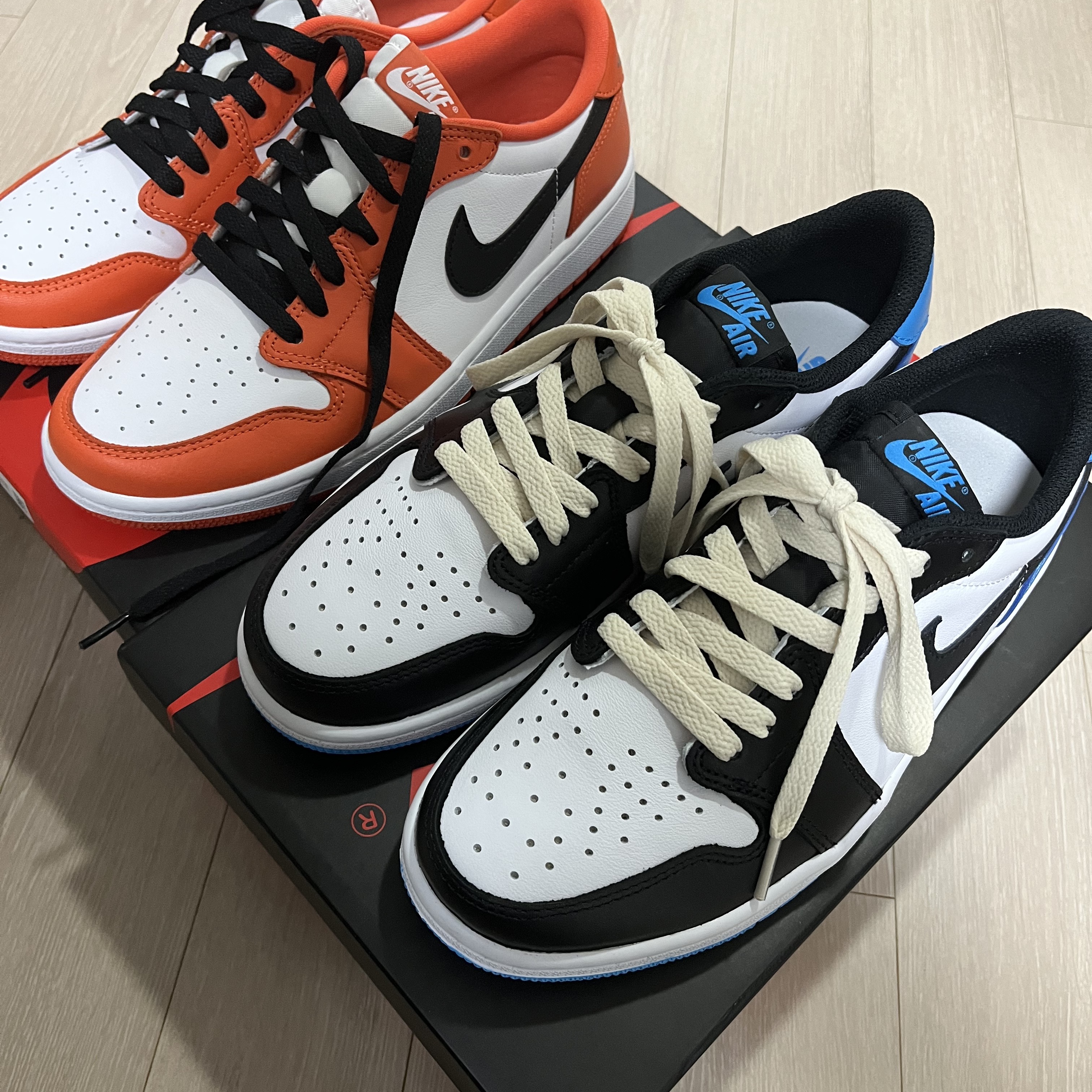 Jordan 1 Retro Low OG Black and Dark Powder Blue 착용 스타일