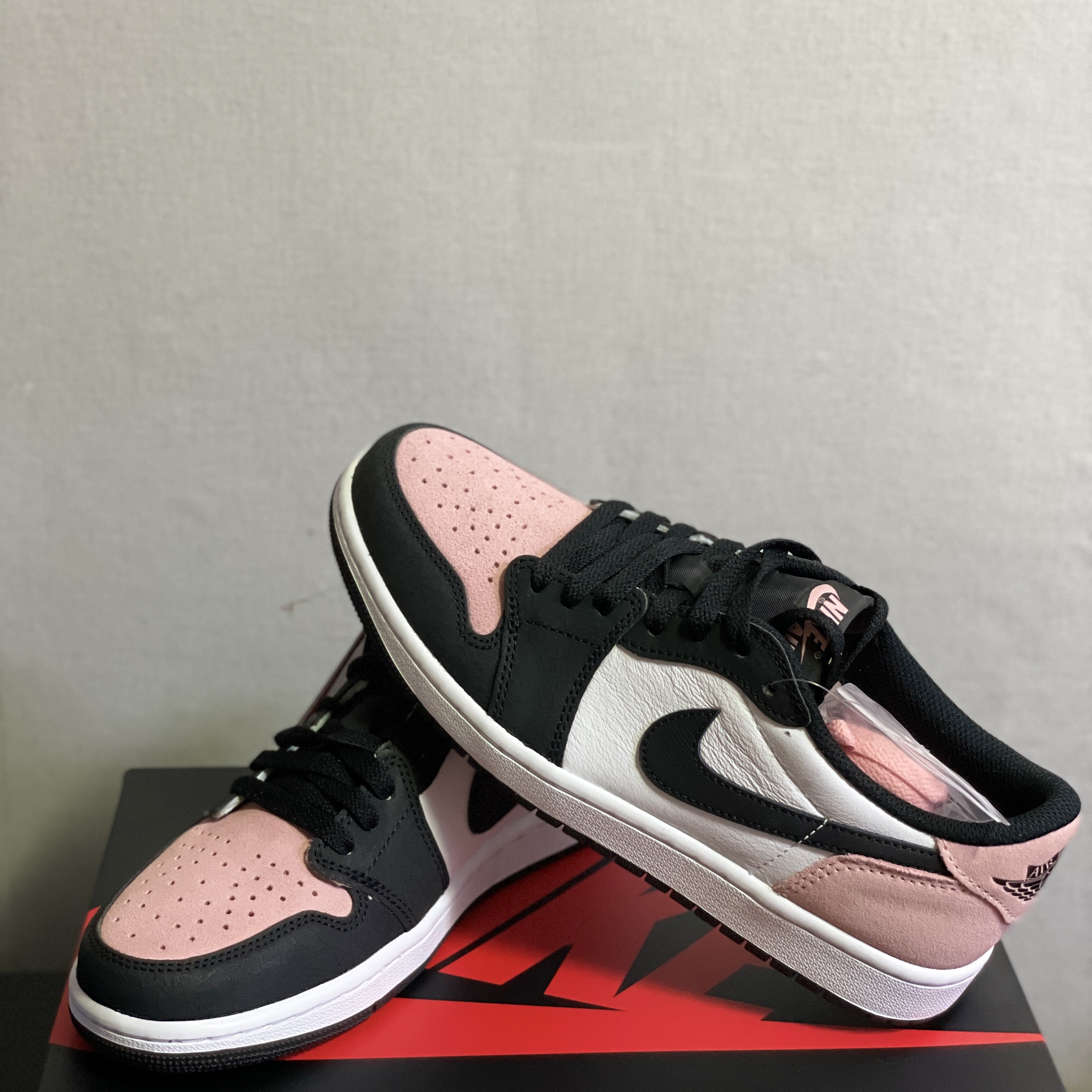 Jordan 1 Retro Low OG Bleached Coral 착용 스타일 - 2