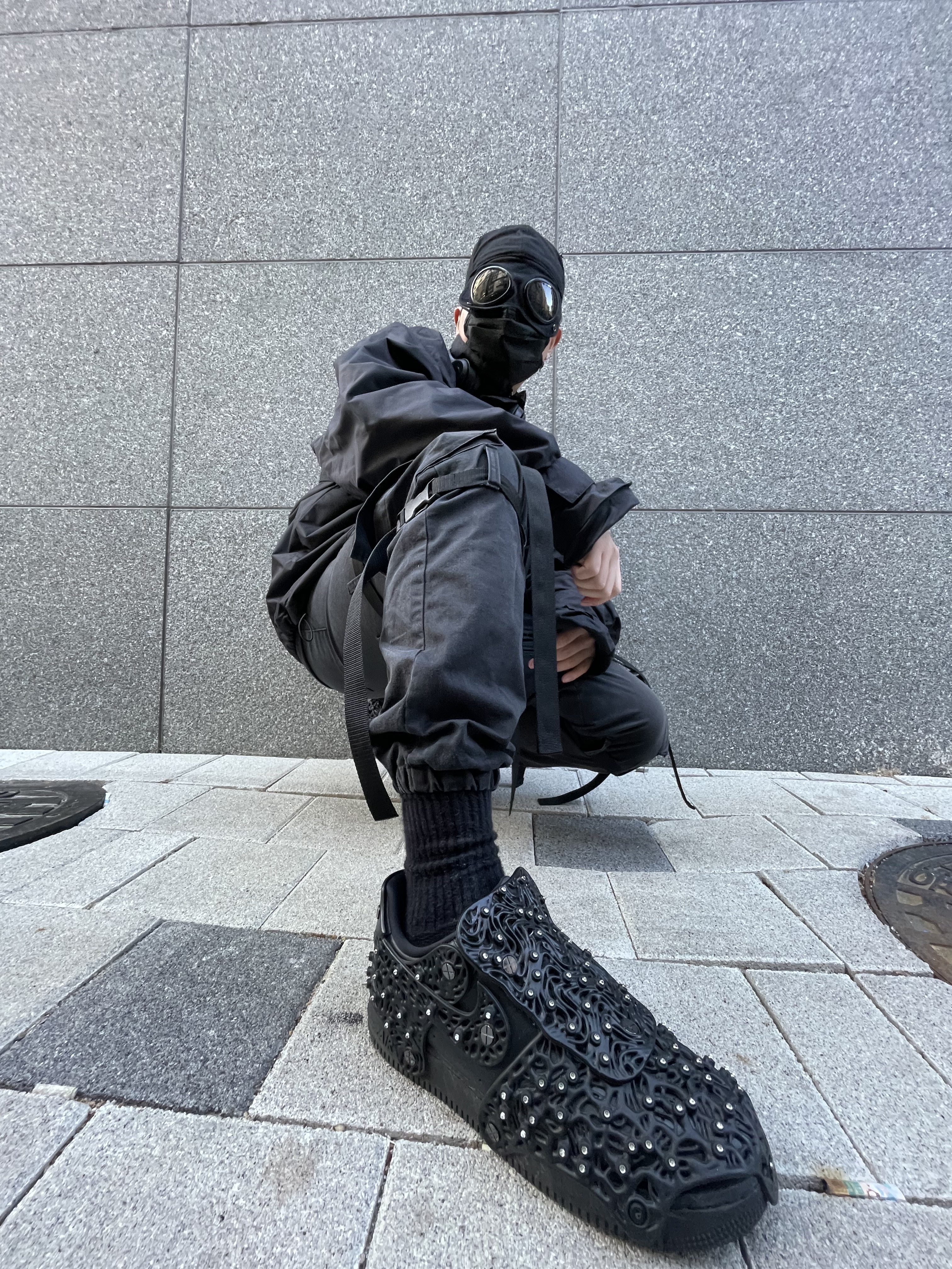 (W) Nike x Swarovski Air Force 1 LXX Triple Black 착용 스타일