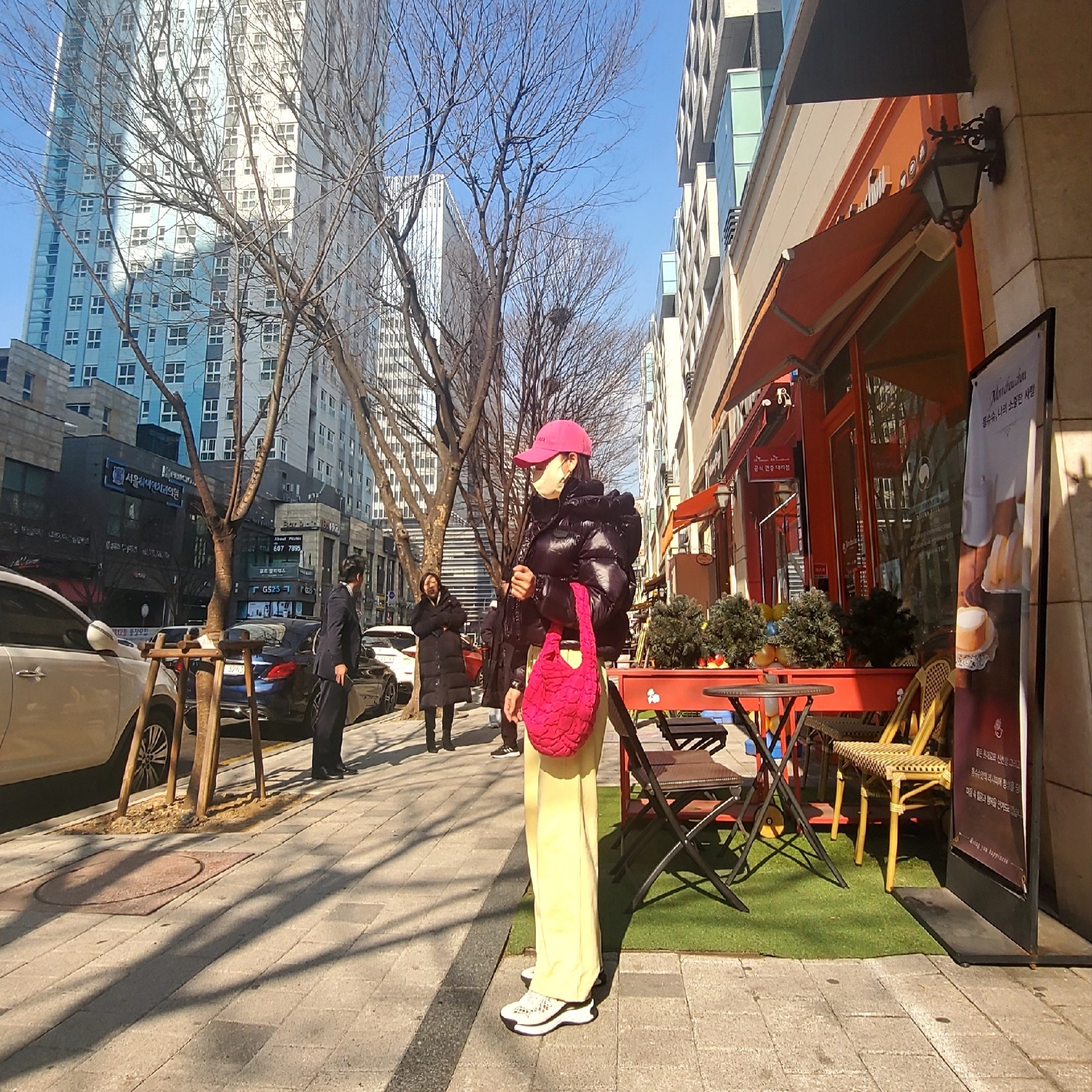 COS Quilted Mini Bag Pink 착용 스타일