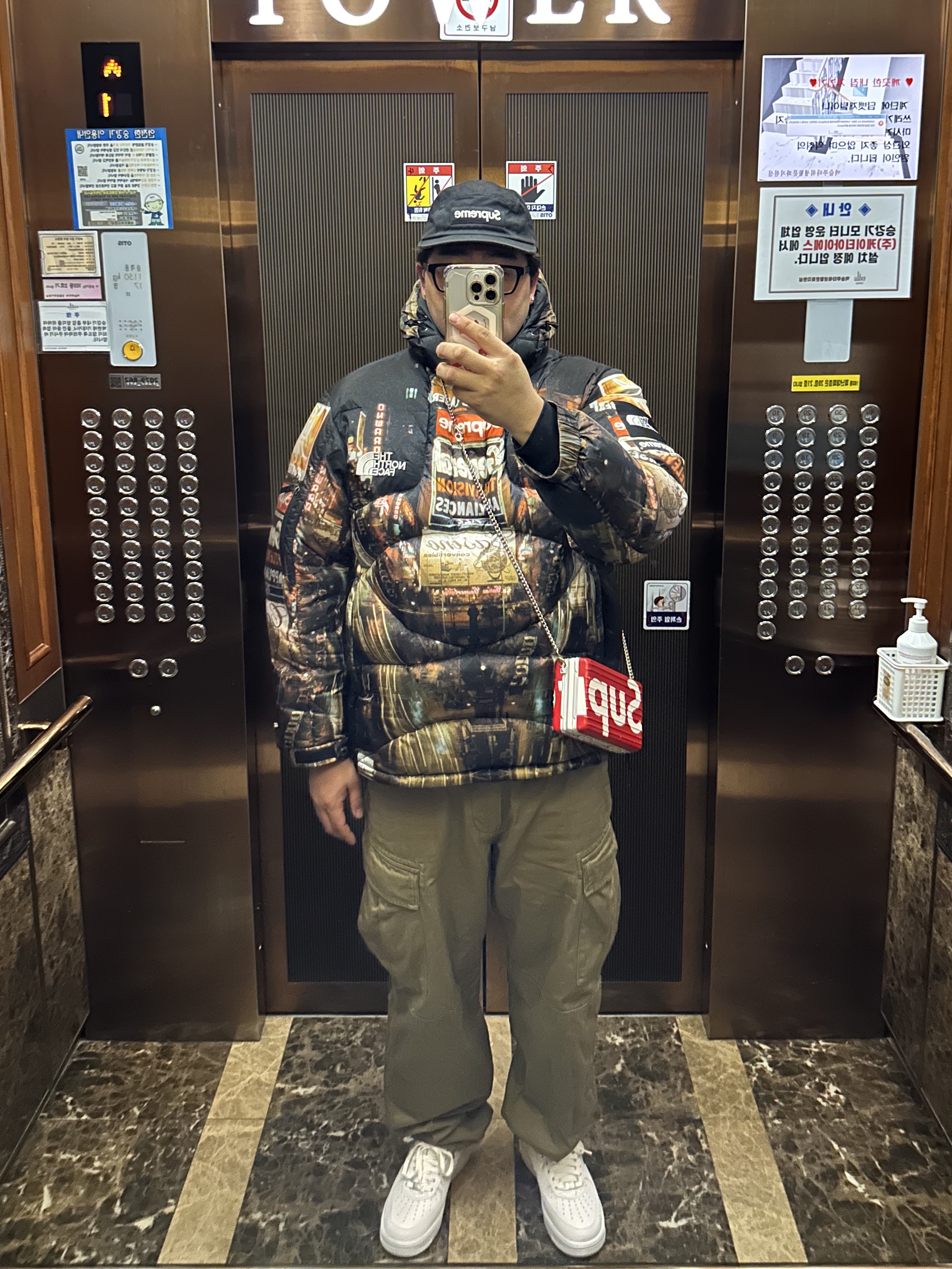 Nike x Supreme Air Force 1 Low White, Supreme x The North Face 800-Fill Half Zip Hooded Pullover Times Square - 22FW 착용 스타일 - 2