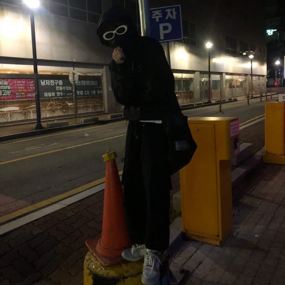 Arc'teryx Atom SL Hoody Black, Nike Dunk Low Retro Wolf Grey 착용 스타일
