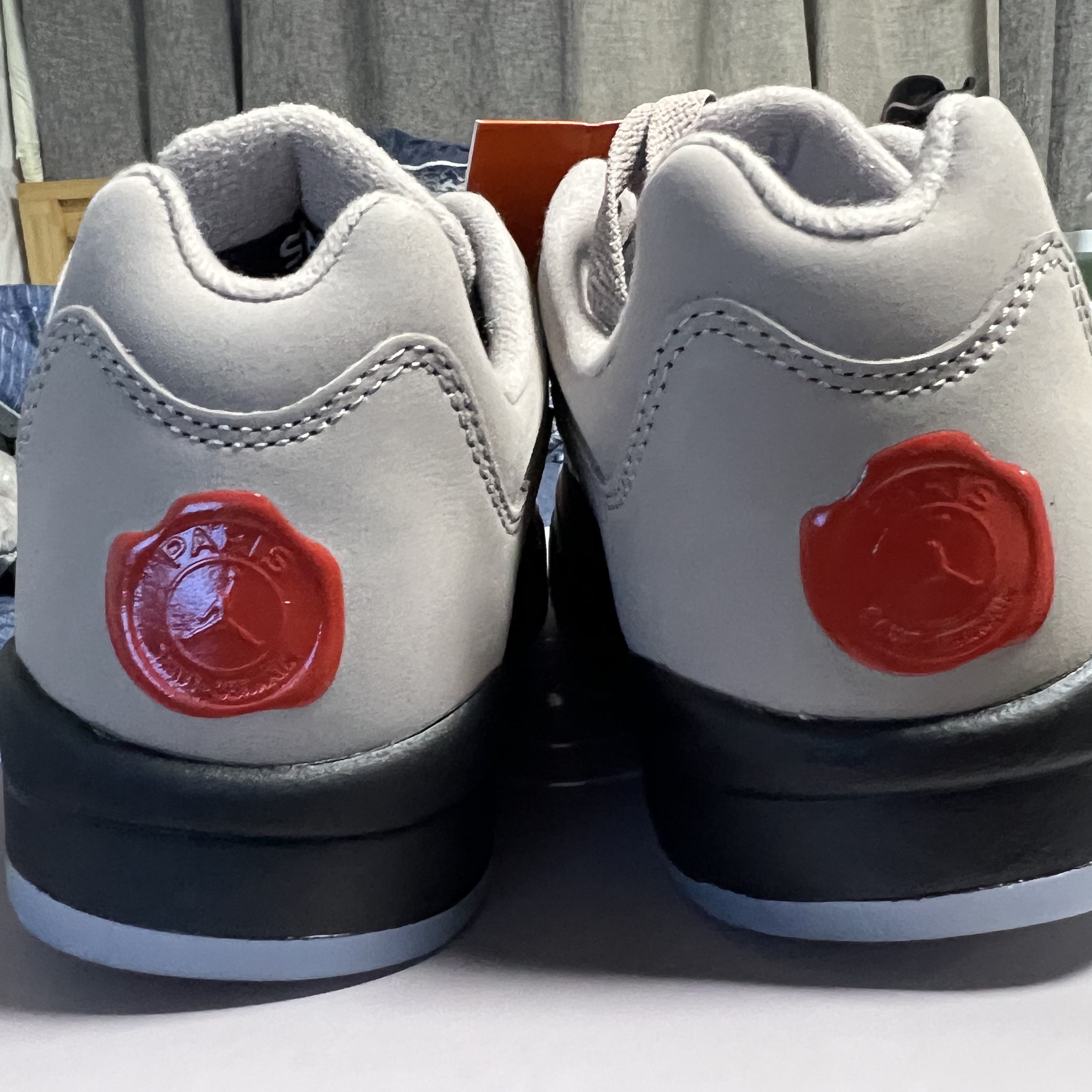 Jordan 5 x Paris Saint-Germain Retro Low 착용 스타일 - 3