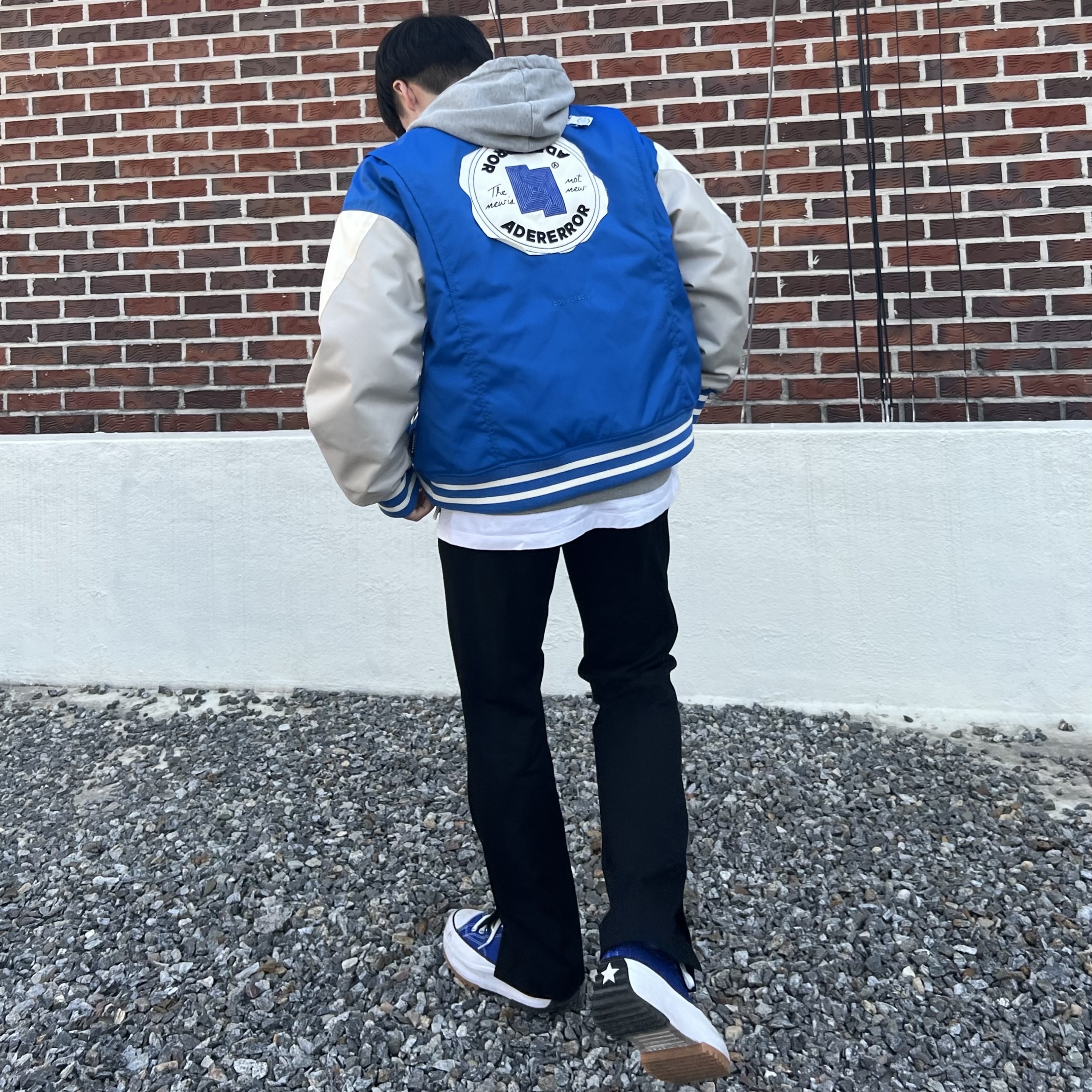Converse x Ader Error Shapes Varsity Jacket Cobalt, Converse Run Star Hike Low Rush Blue 착용 스타일