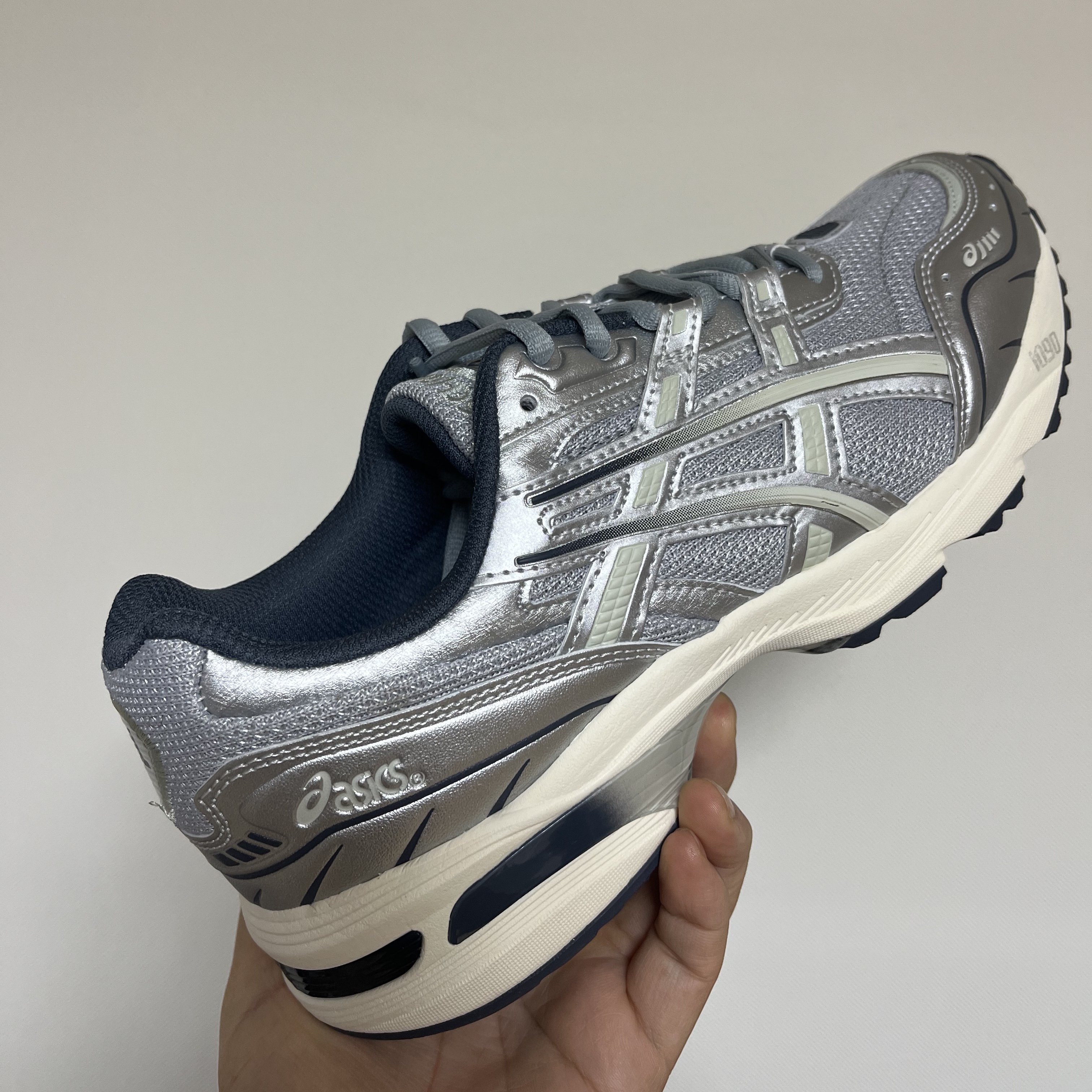Asics Gel-1090 Piedmont Grey 착용 스타일 - 2