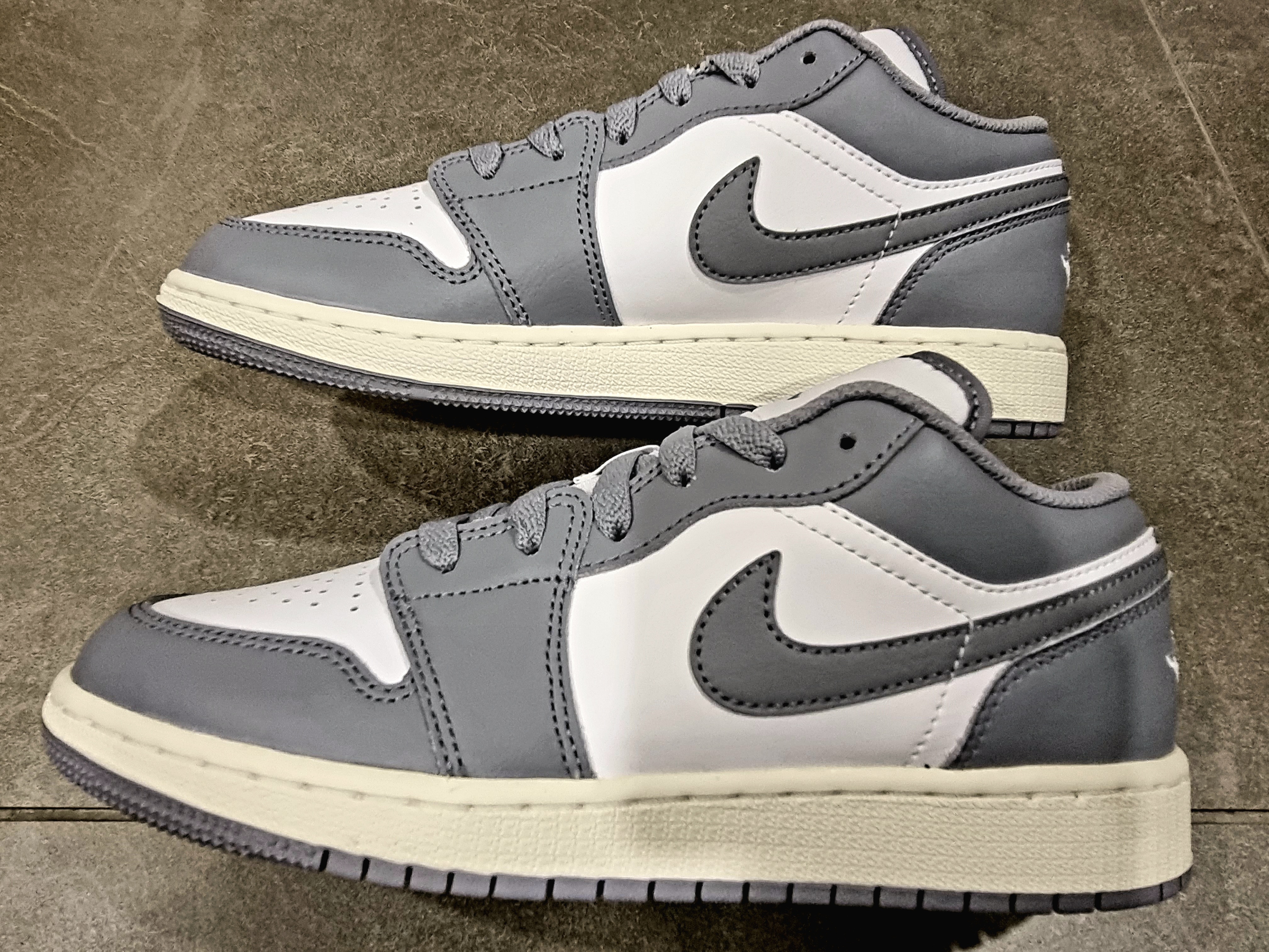 (GS) Jordan 1 Low Stealth and White 착용 스타일 - 4