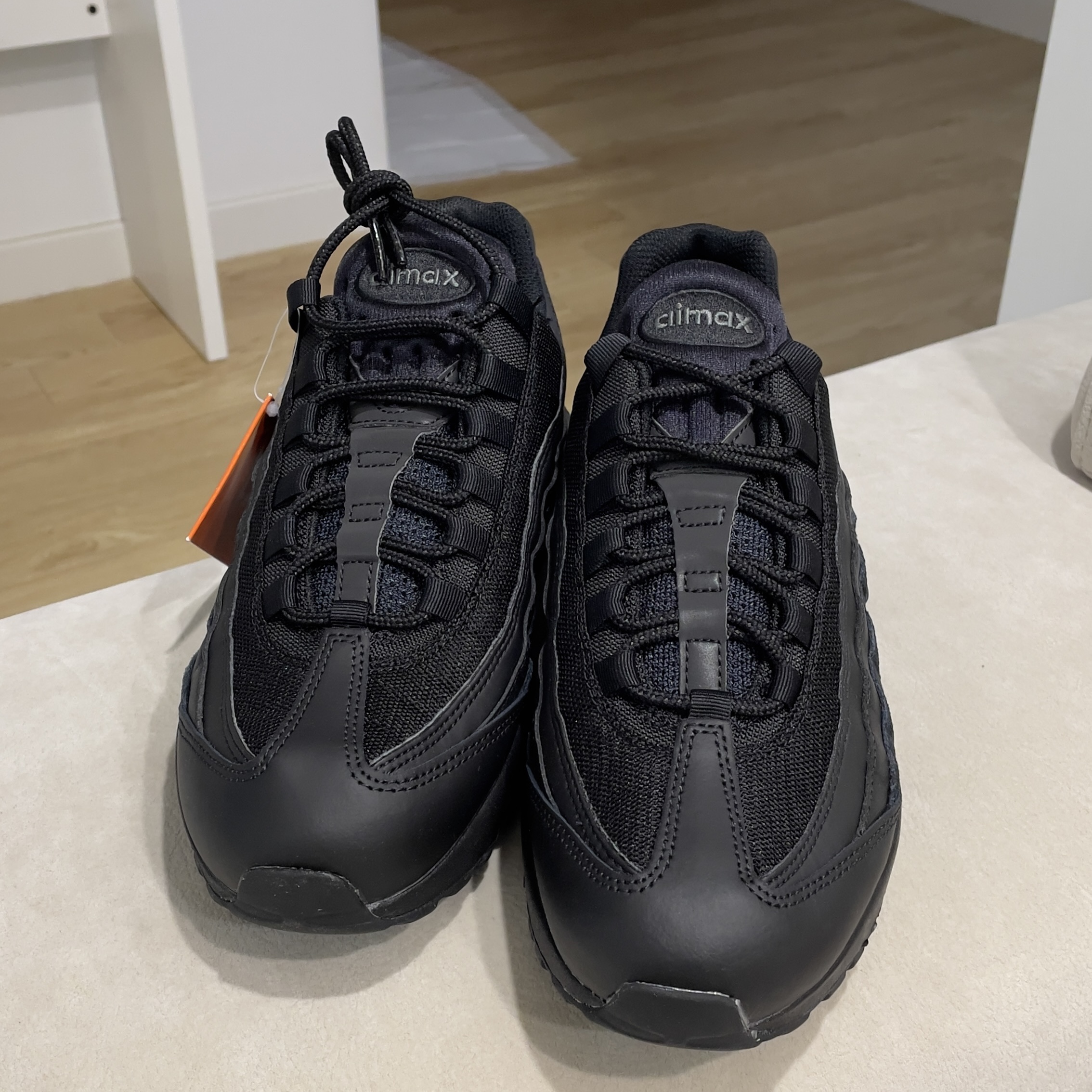 Nike Air Max 95 Essential Triple Black 2020 착용 스타일 - 1