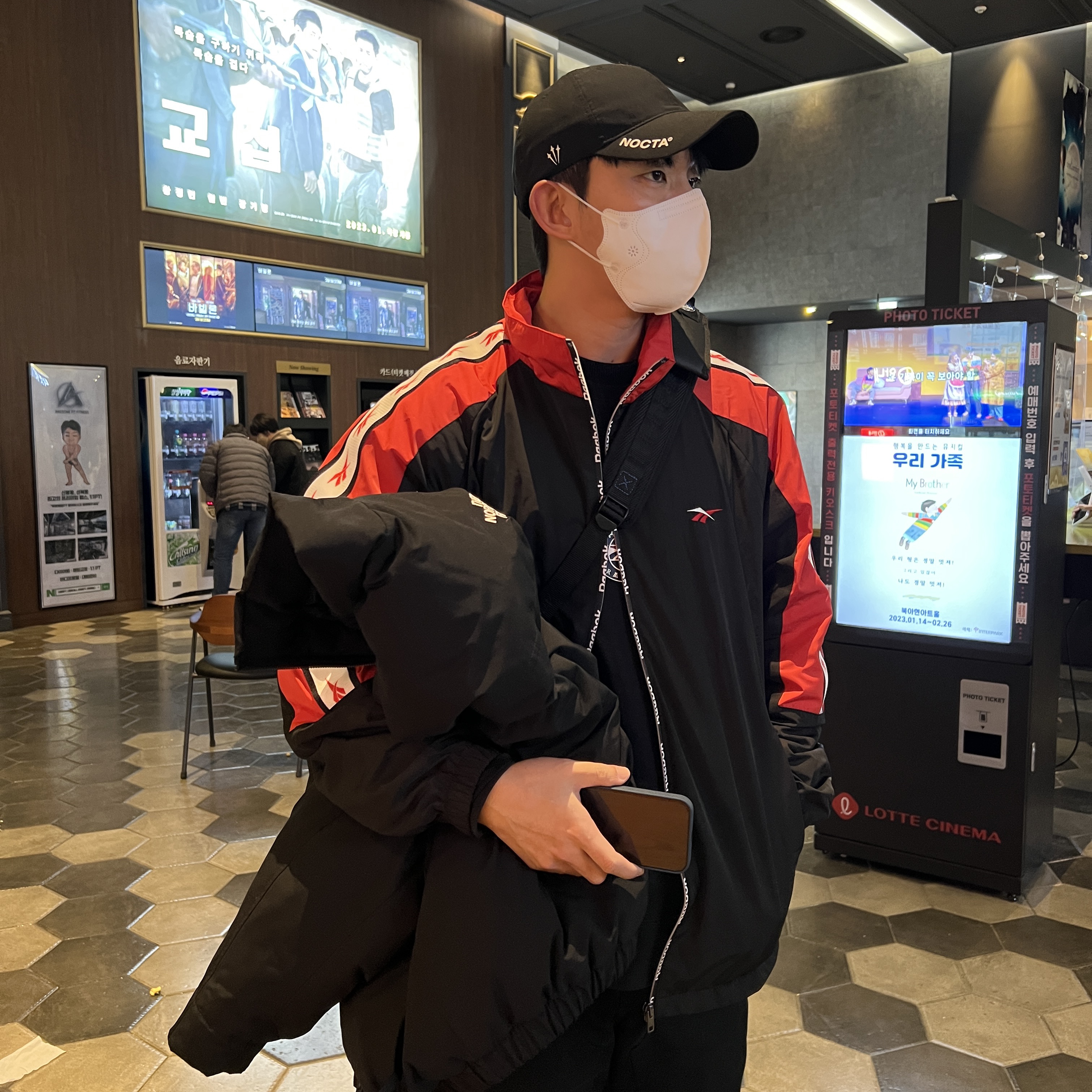 The North Face White Label Neilton Down Jacket Black, Apple iPhone 14 256GB Midnight (Korean Ver.) 착용 스타일 - 1