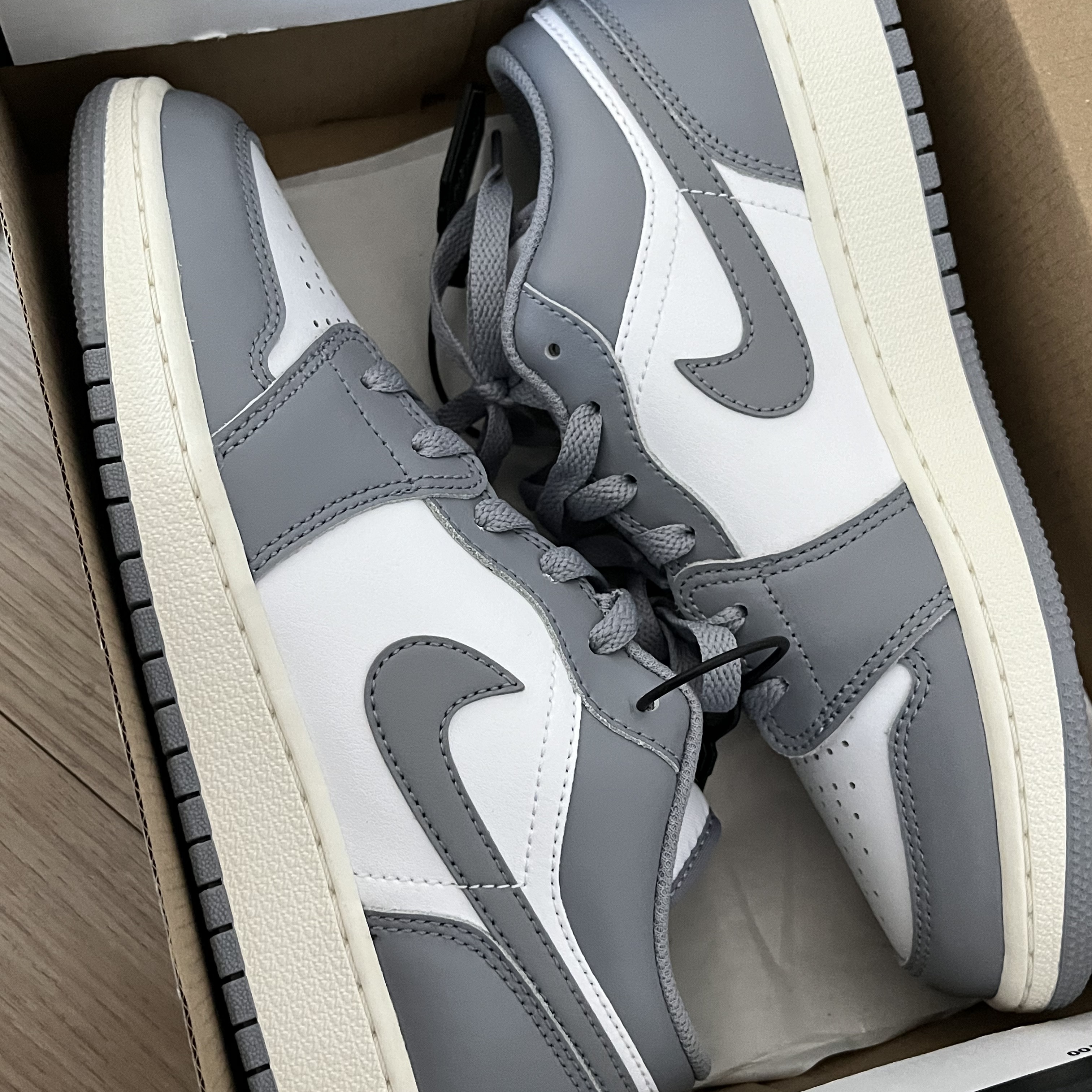 (GS) Jordan 1 Low Stealth and White 착용 스타일