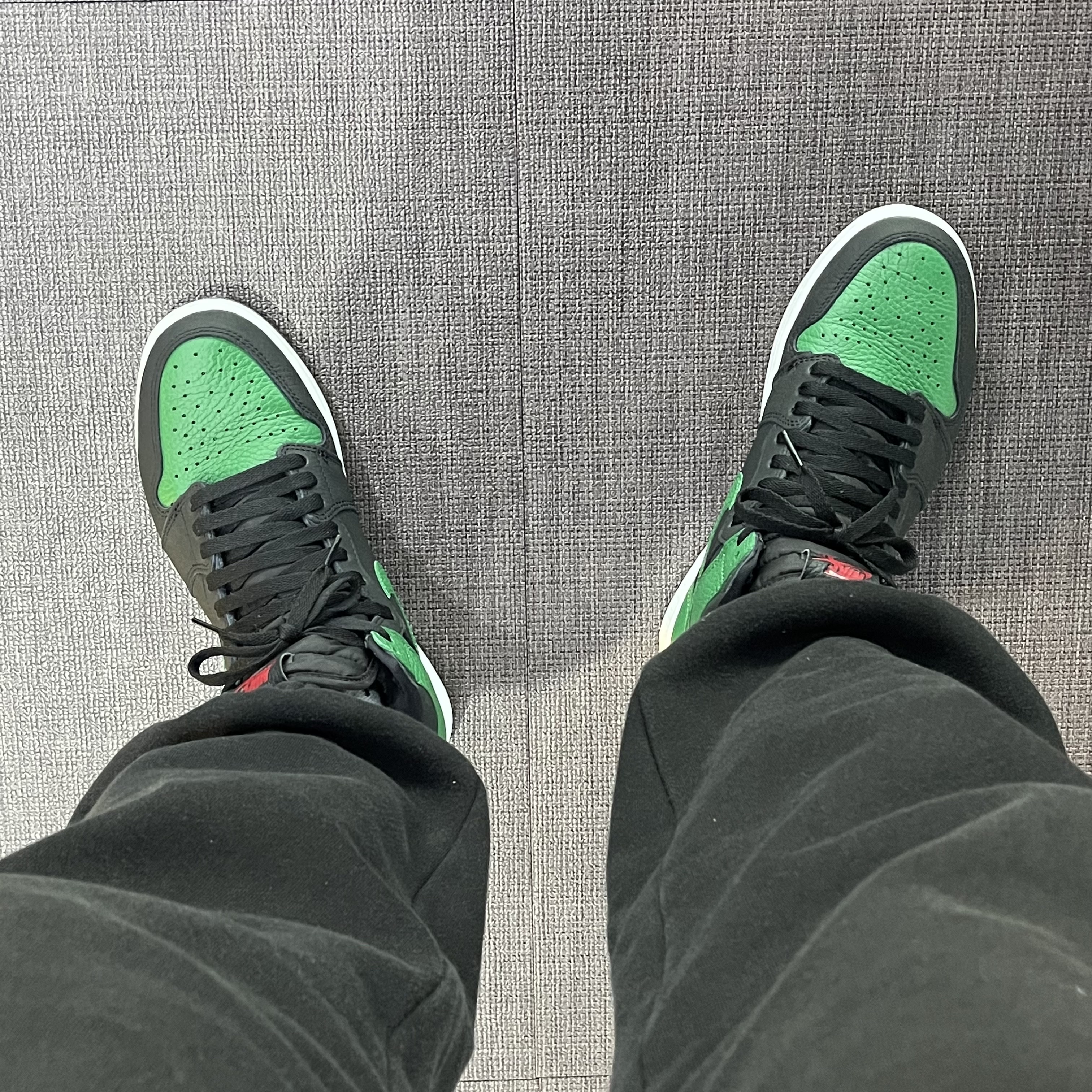 Jordan 1 Retro High OG Pine Green Black 착용 스타일