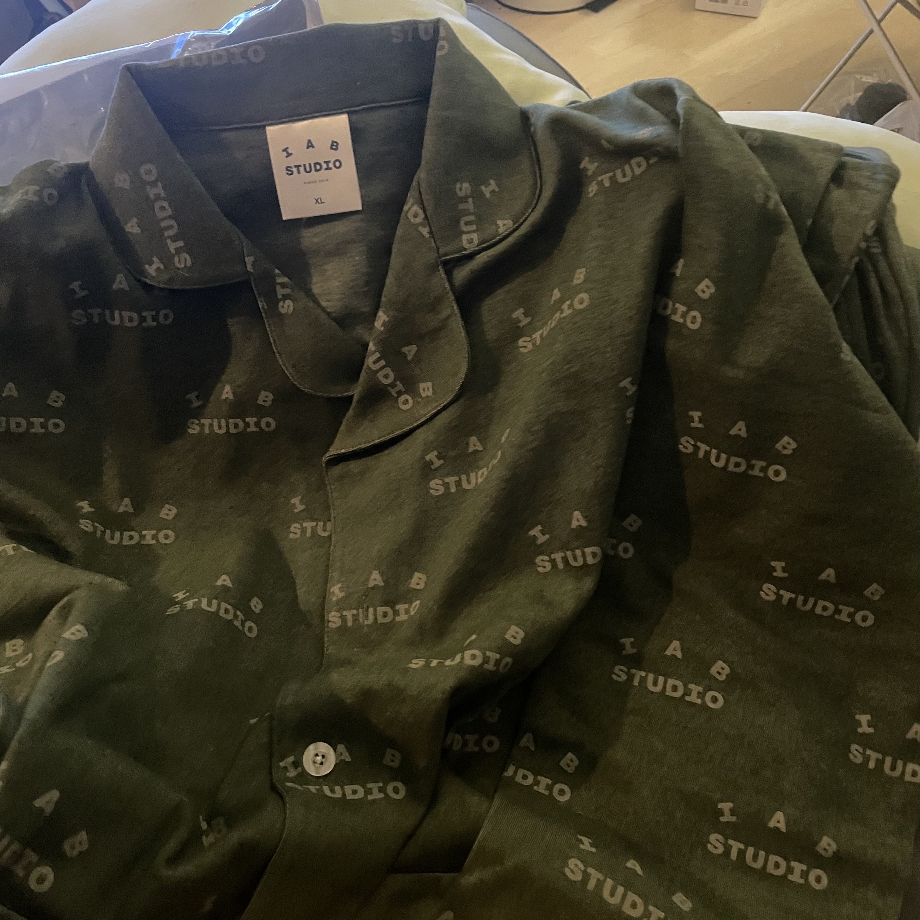 IAB Studio Pajama Set Deep Green 착용 스타일