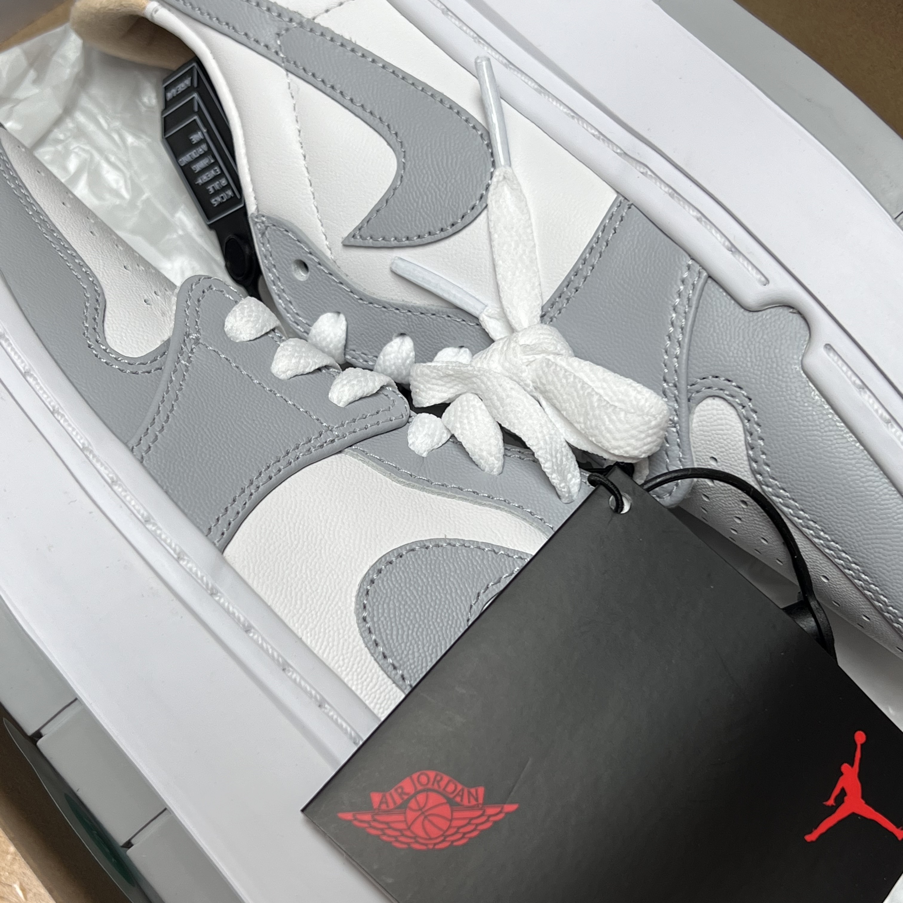(W) Jordan 1 Elevate Low White and Wolf Grey 착용 스타일