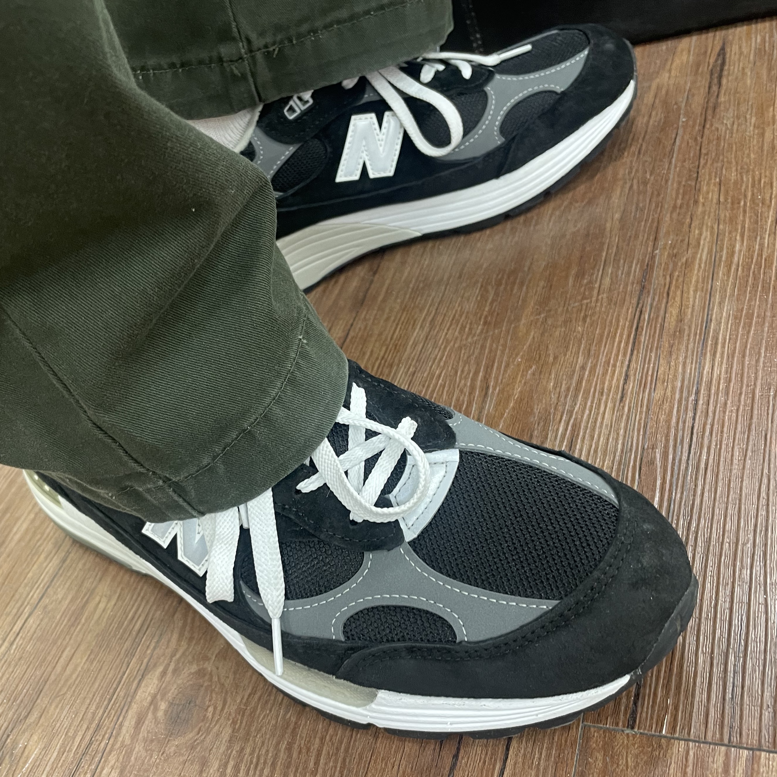 New Balance 992 Made in USA Black Grey 착용 스타일