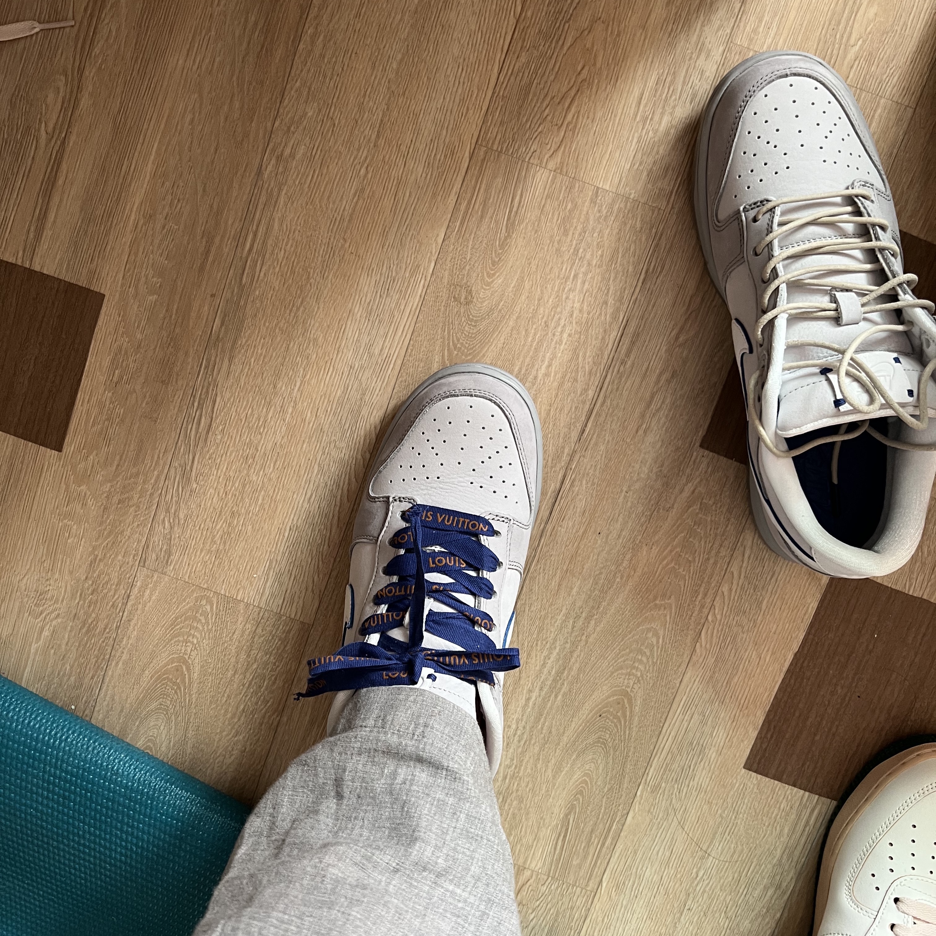 Nike Dunk Low Wolf Grey and Pure Platinum 착용 스타일 - 2