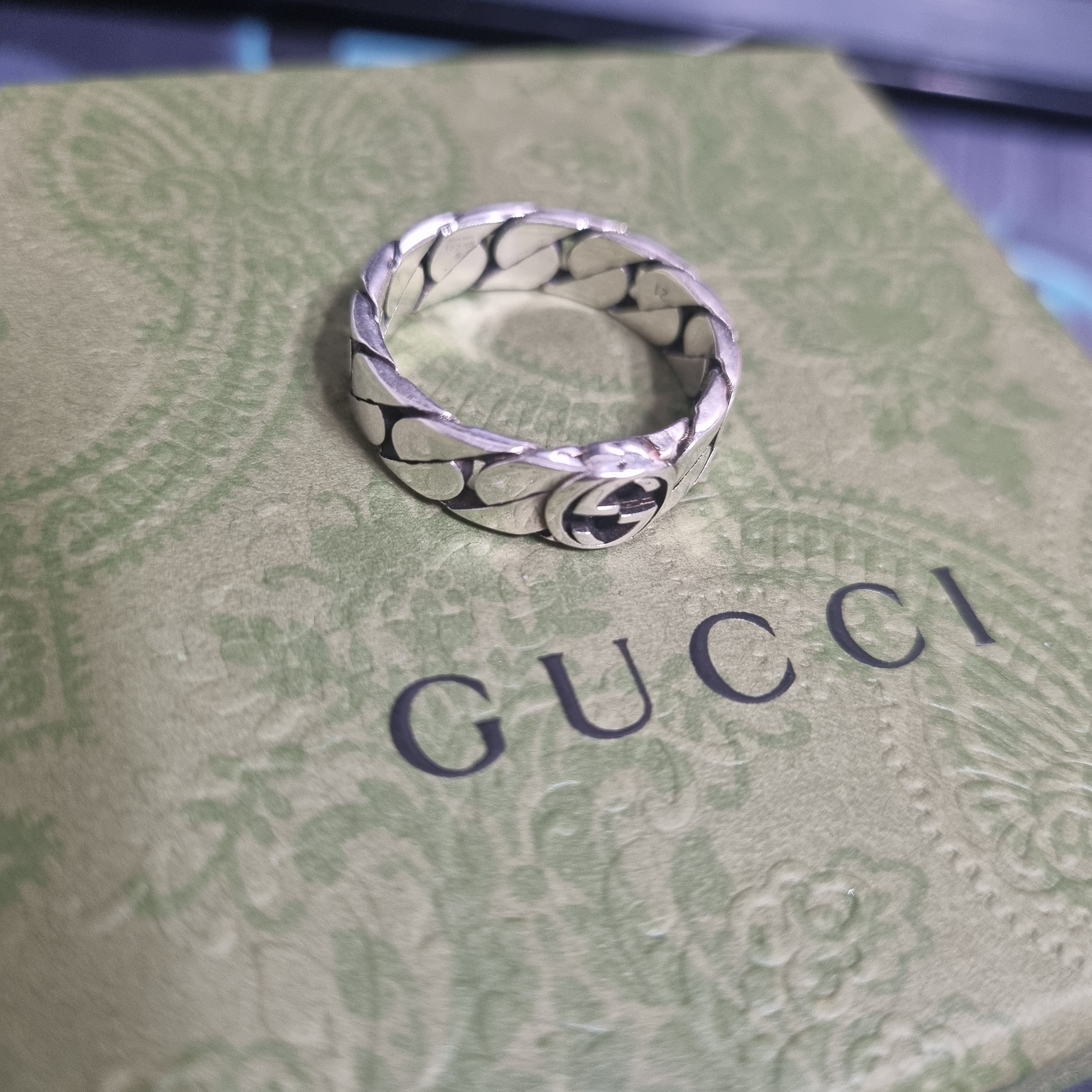 Gucci Interlocking G Ring Silver 착용 스타일