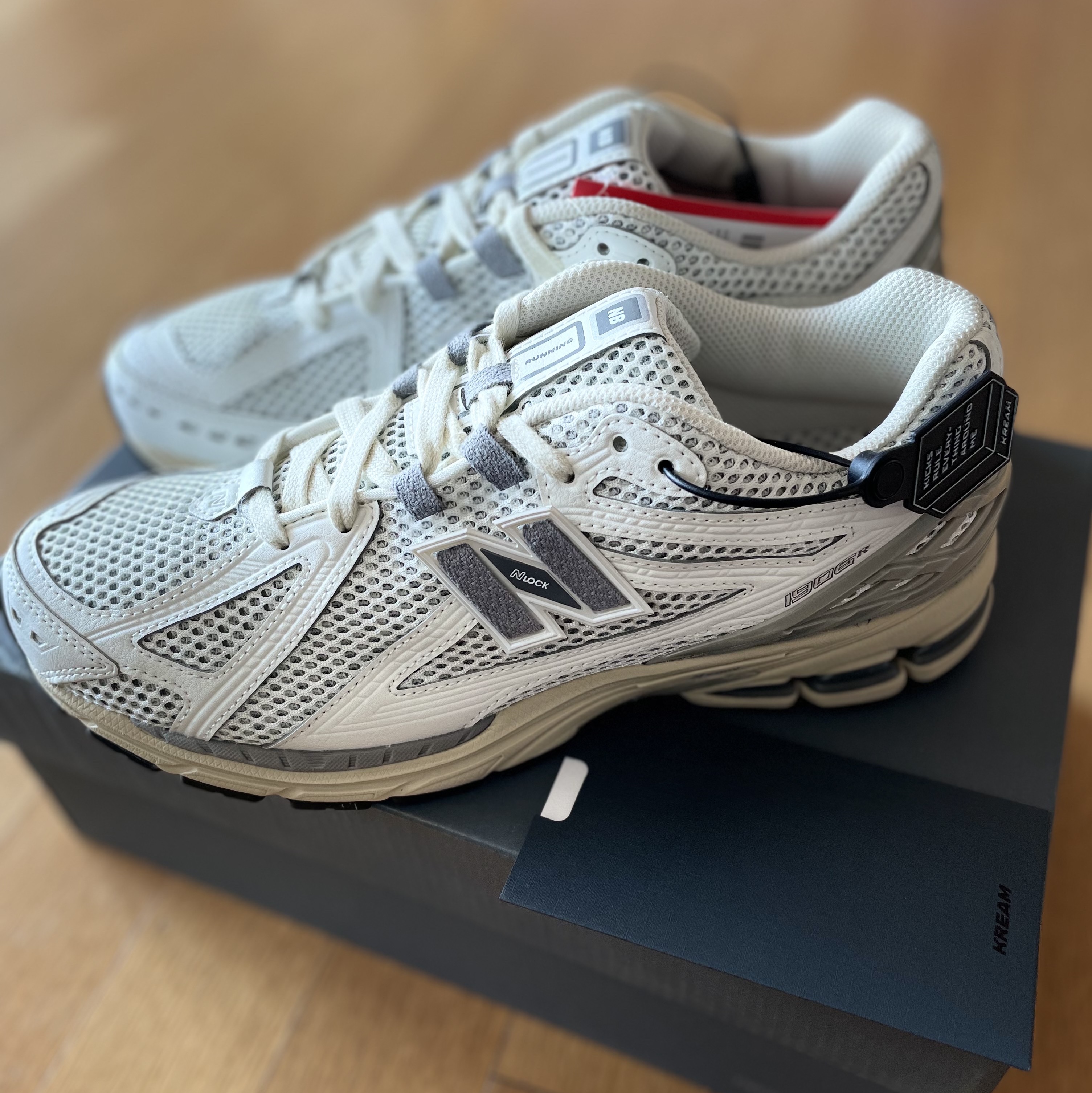 New Balance 1906R White Gray 착용 스타일 - 1