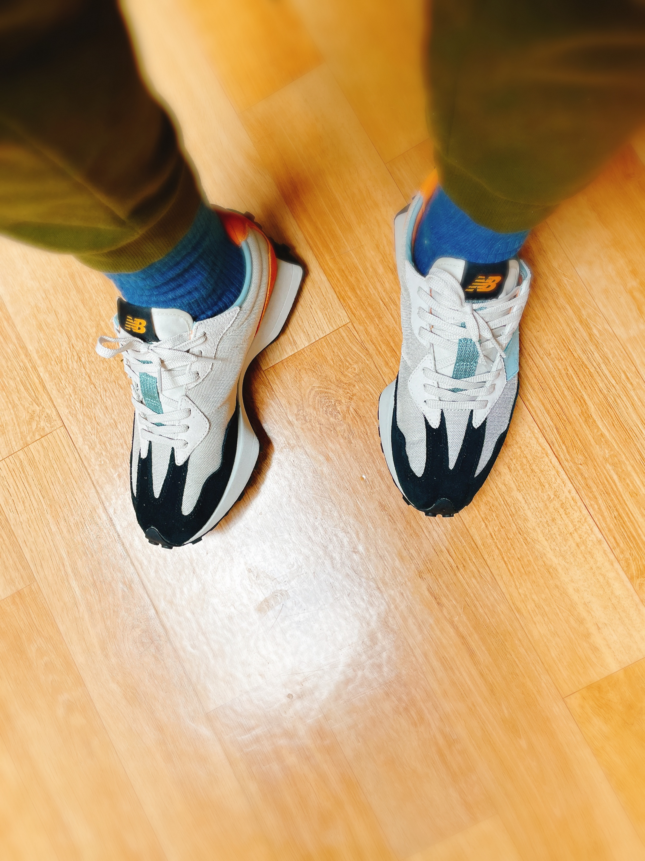 New Balance 327 Moonbeam Blue 착용 스타일 - 3