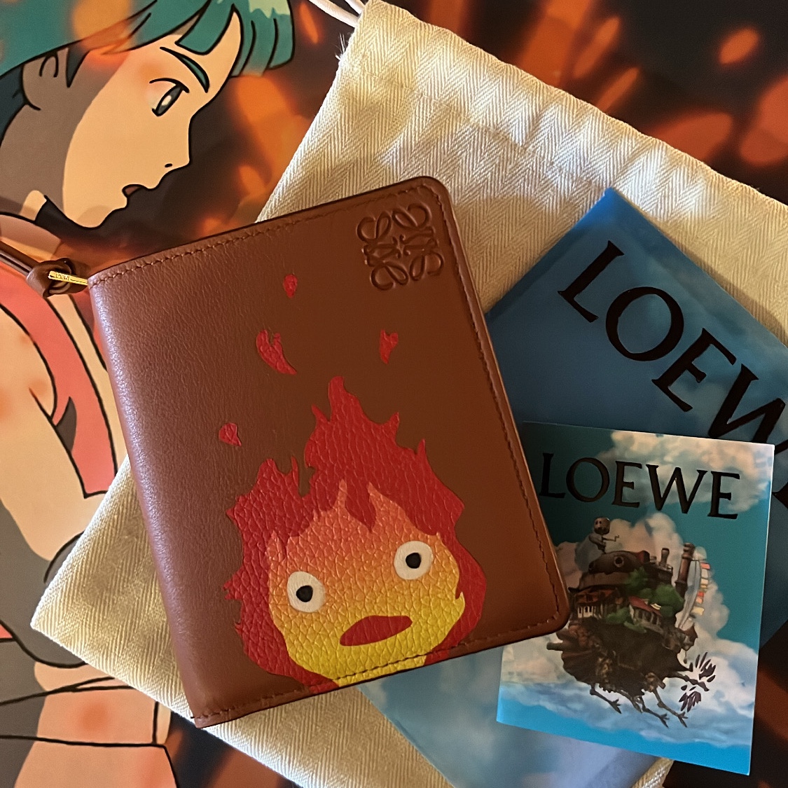 Loewe x Howl's Moving Castle Calcifer Dice Pocket in Classic Calfskin Orange, Loewe x Howl's Moving Castle Calcifer Beanie in Mohair and Wool Blend Orange Red 착용 스타일