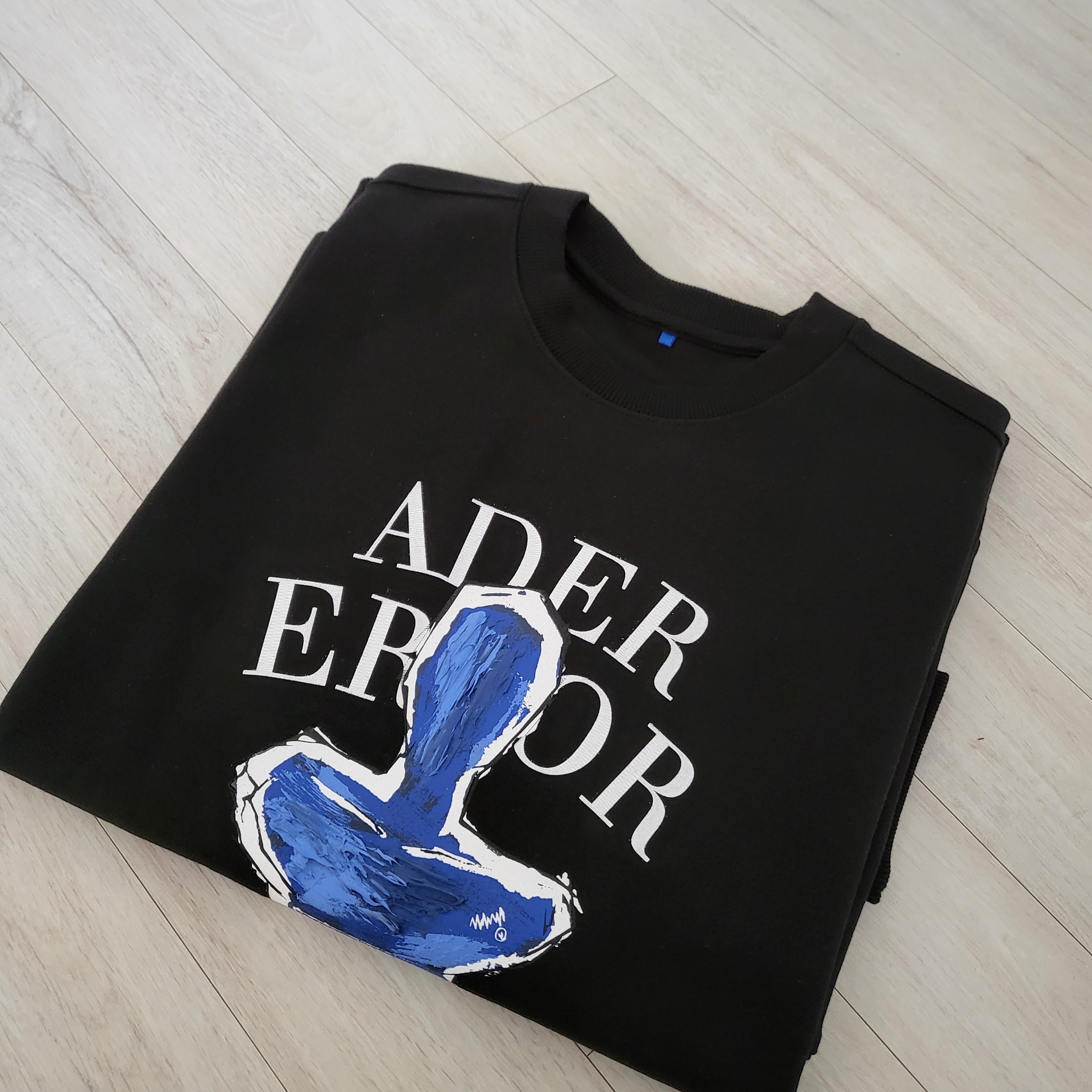 Ader Error Portrait Trophy Logo Sweatshirt Grey 착용 스타일