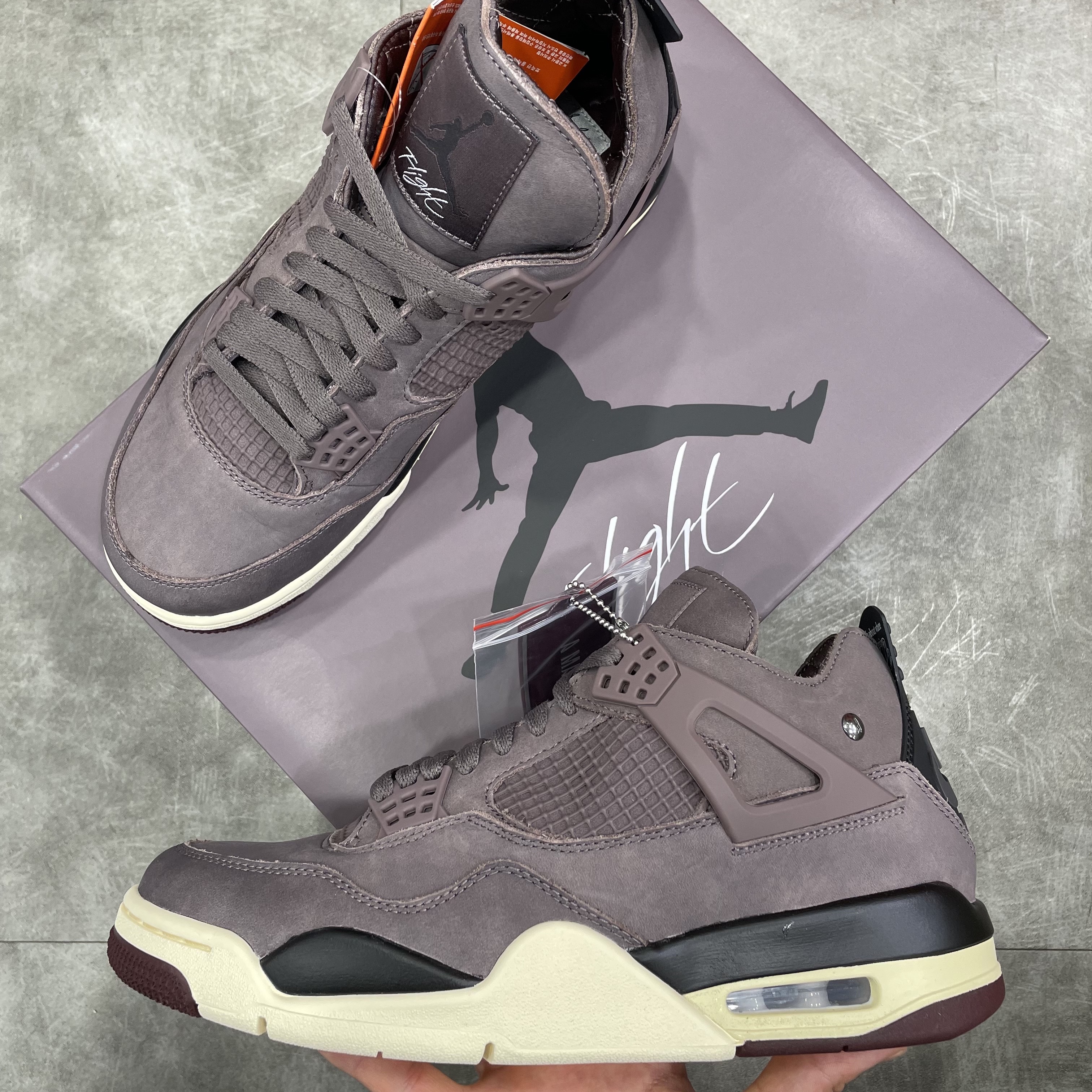 Jordan 4 x A Ma Maniere Retro Violet Ore 착용 스타일