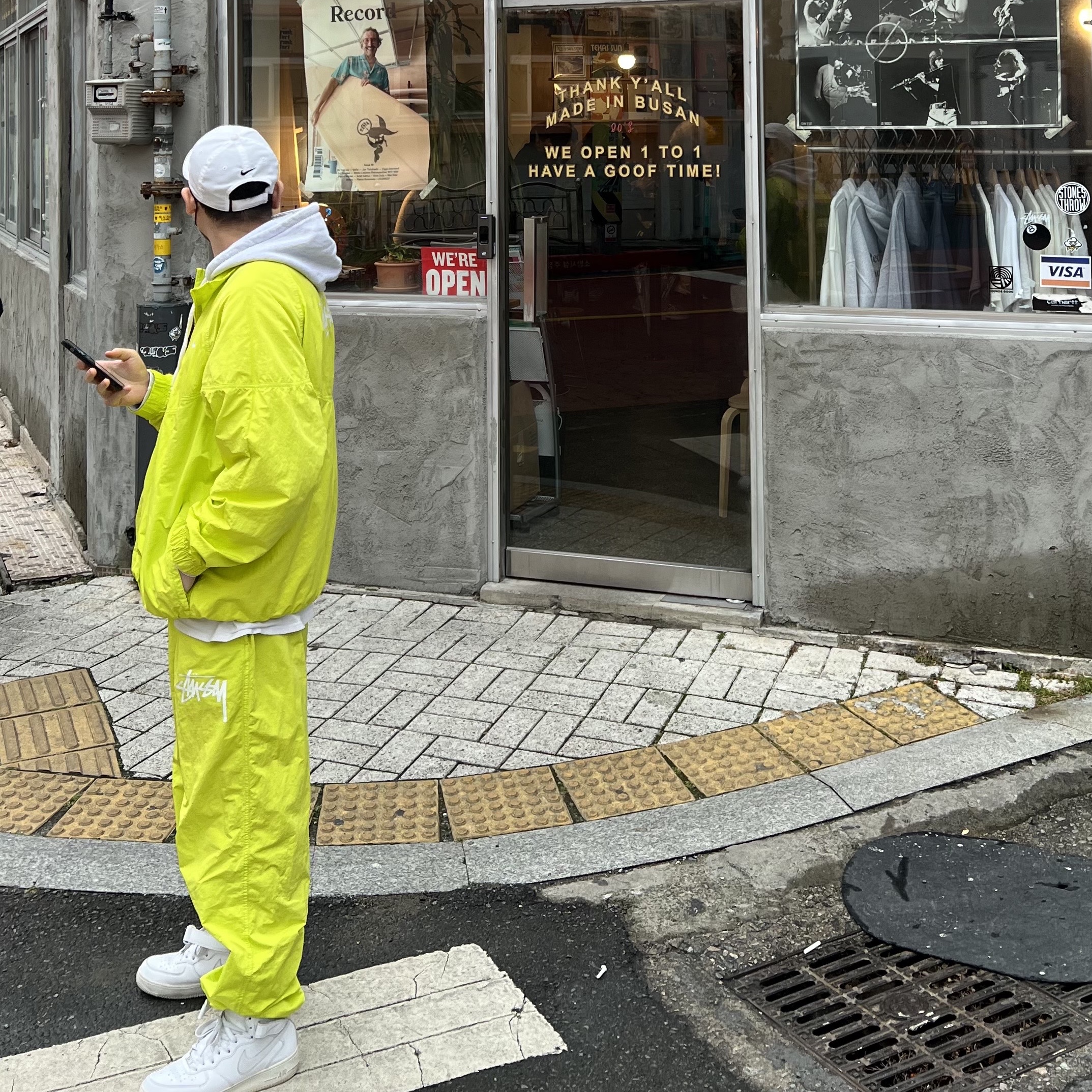 Nike x Stussy Beach Pants Bright Cactus, Nike x Stussy Windrunner Jacket Bright Cactus 착용 스타일 - 2
