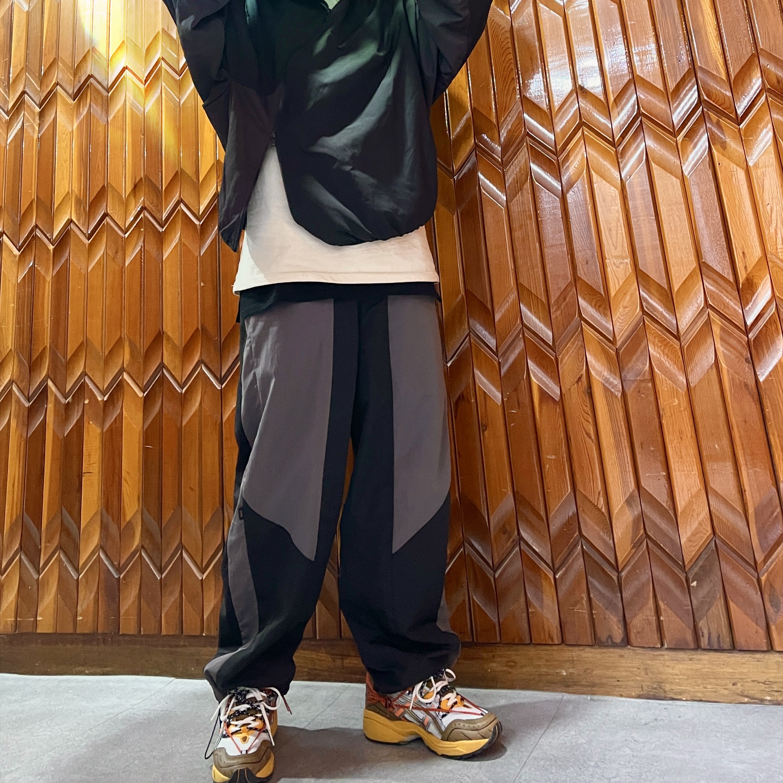 Asics x Andersson Bell Gel-1090 White Orange, Palace Cordura Double Diamond Shot Bag Black - 21FW 착용 스타일 - 3