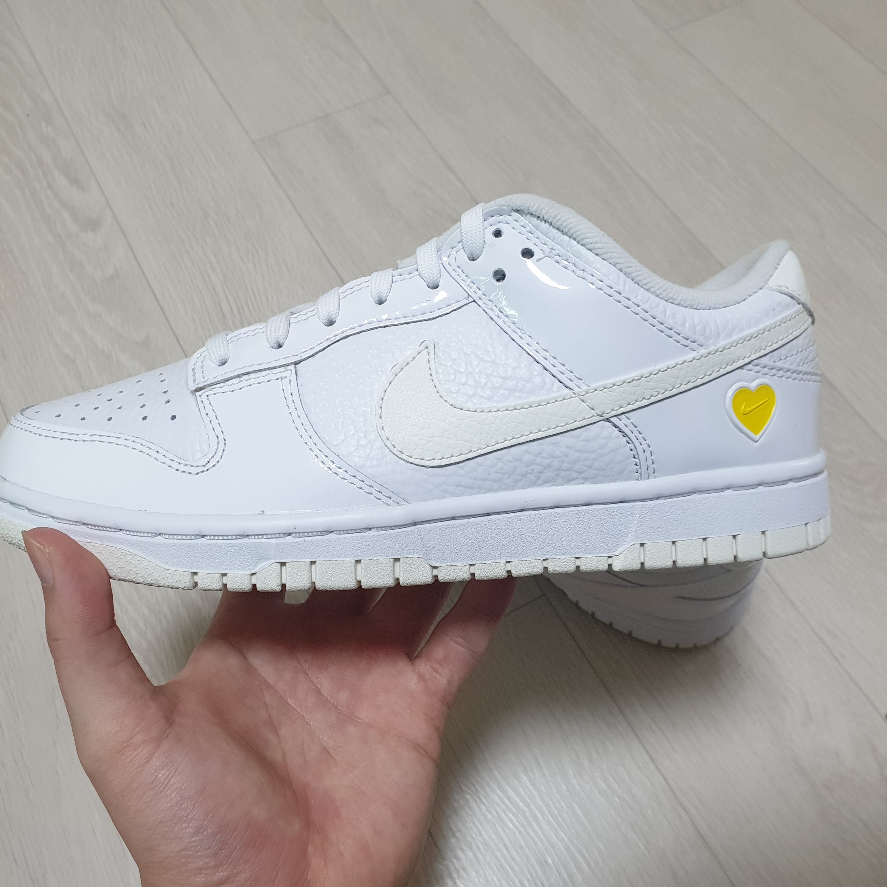 (W) Nike Dunk Low Valentine's Day White Optic Yellow 착용 스타일 - 2